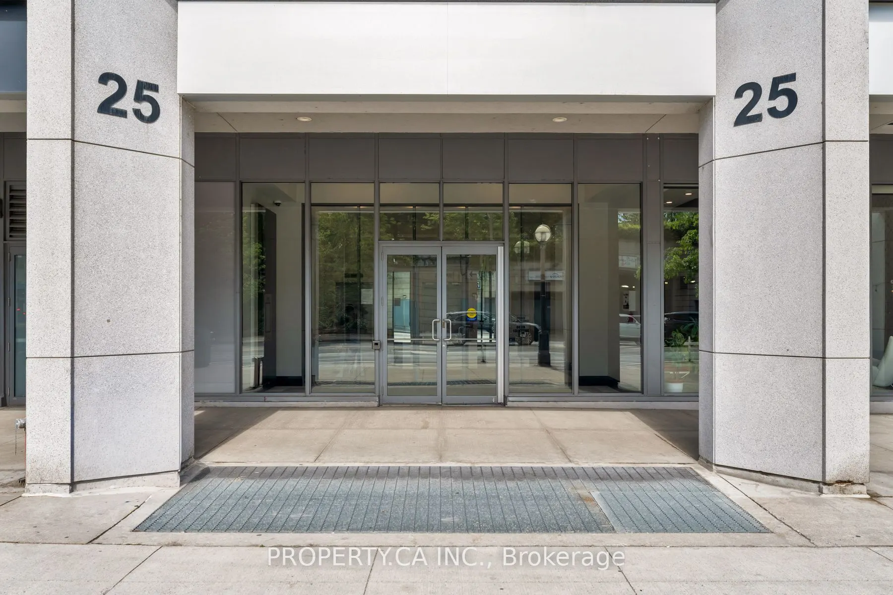 25 Lower Simcoe Street #803