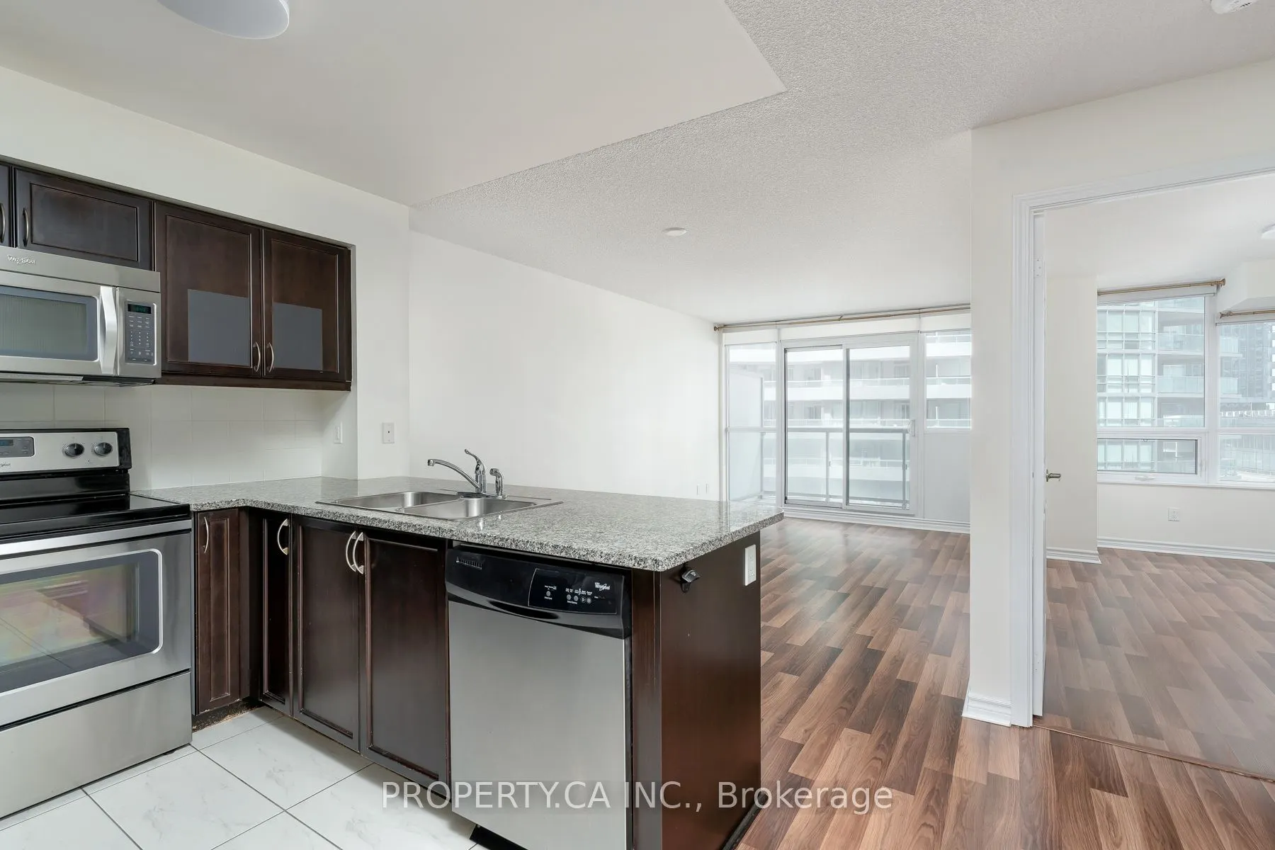 25 Lower Simcoe Street #803