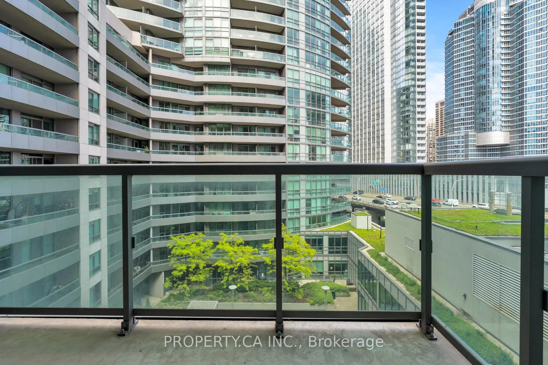 25 Lower Simcoe Street #803