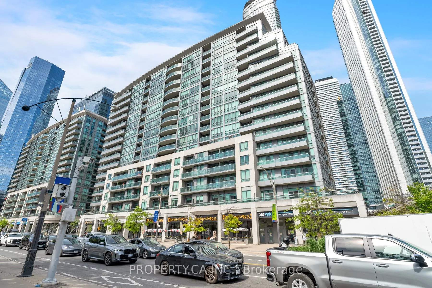 25 Lower Simcoe Street #803