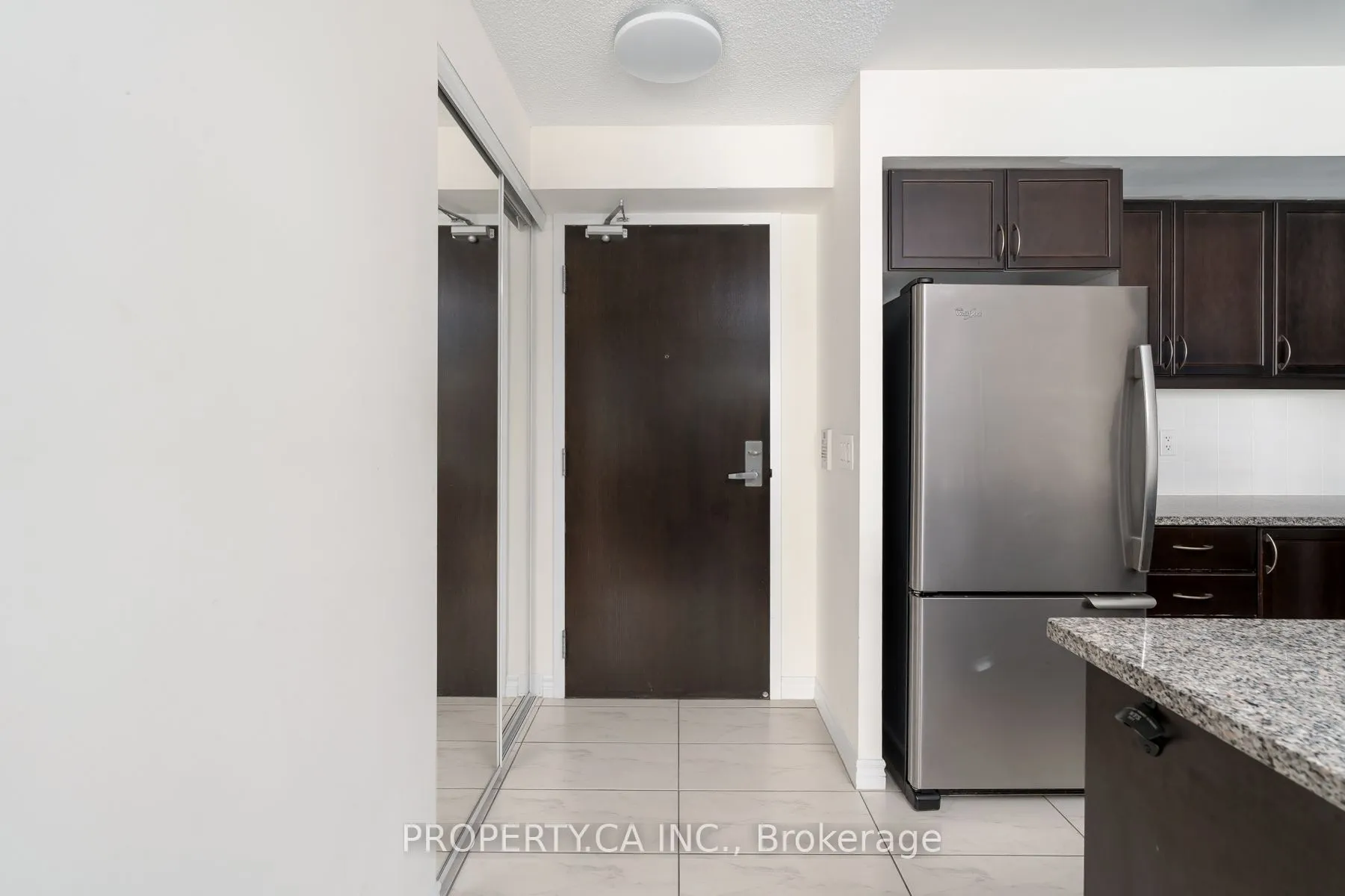 25 Lower Simcoe Street #803