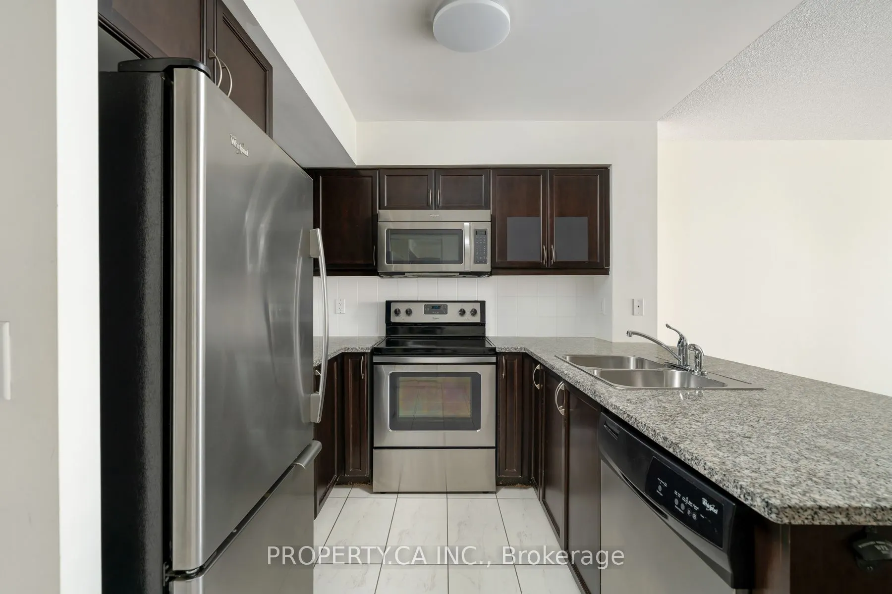 25 Lower Simcoe Street #803