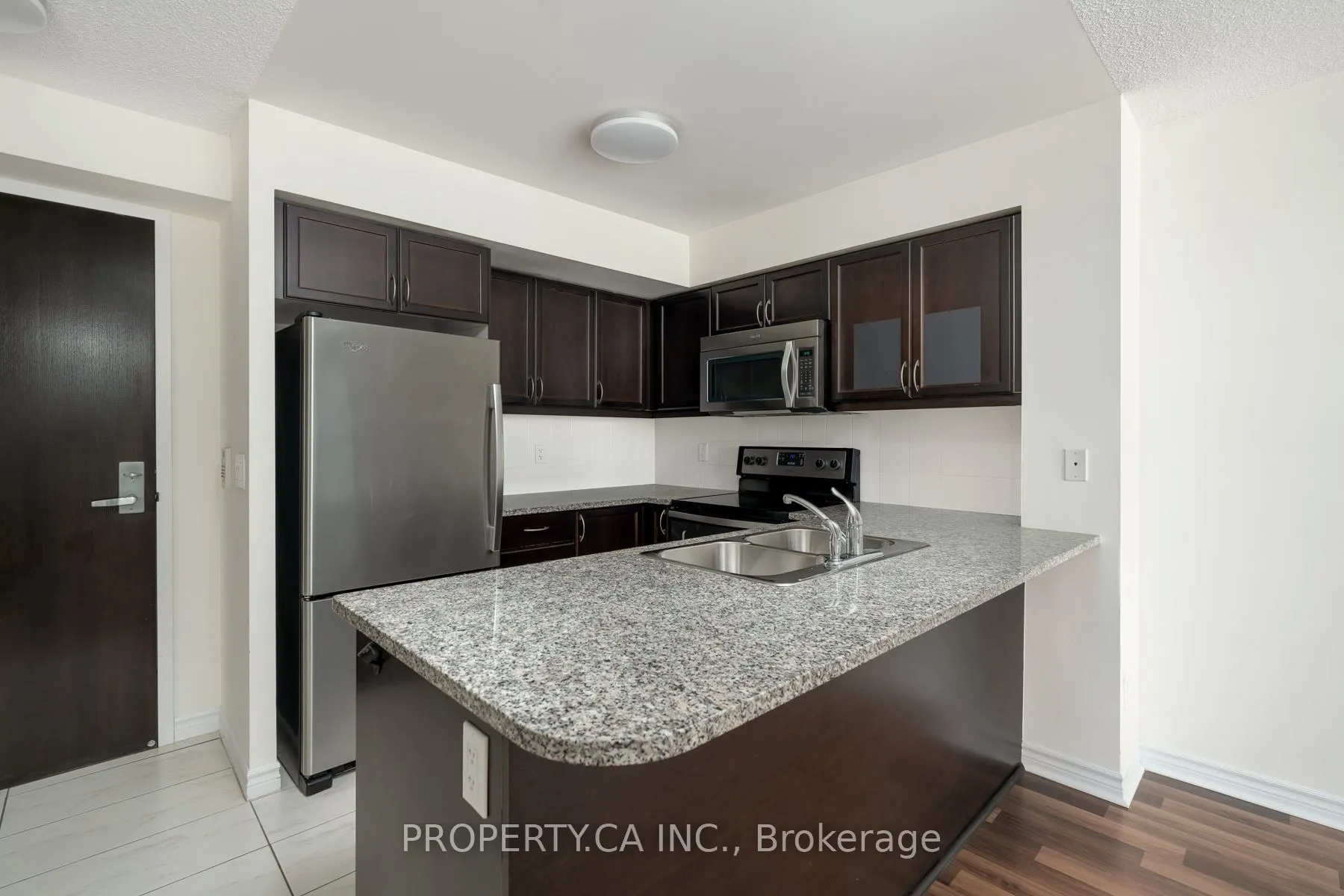 25 Lower Simcoe Street #803