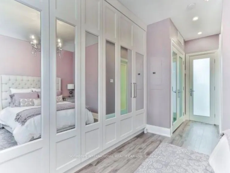 919 Queen Street W