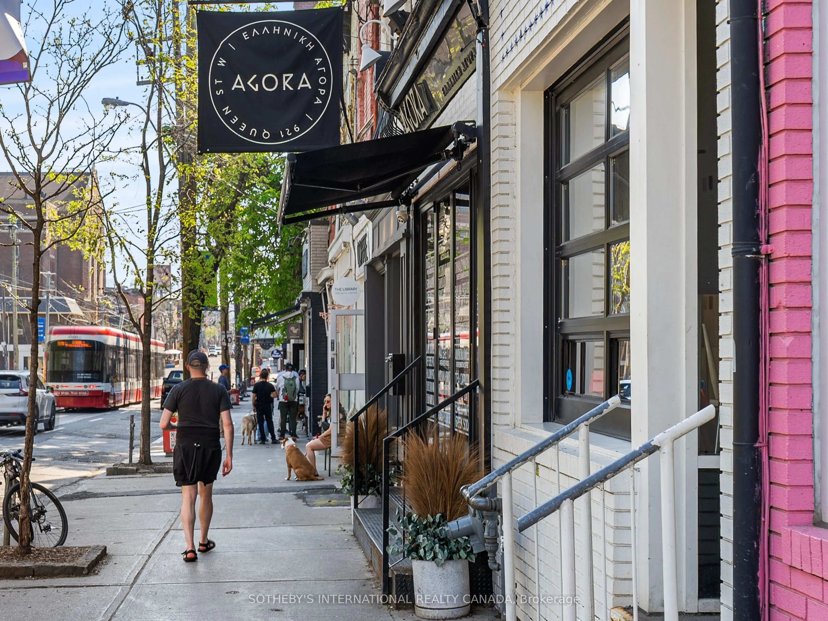 919 Queen Street W
