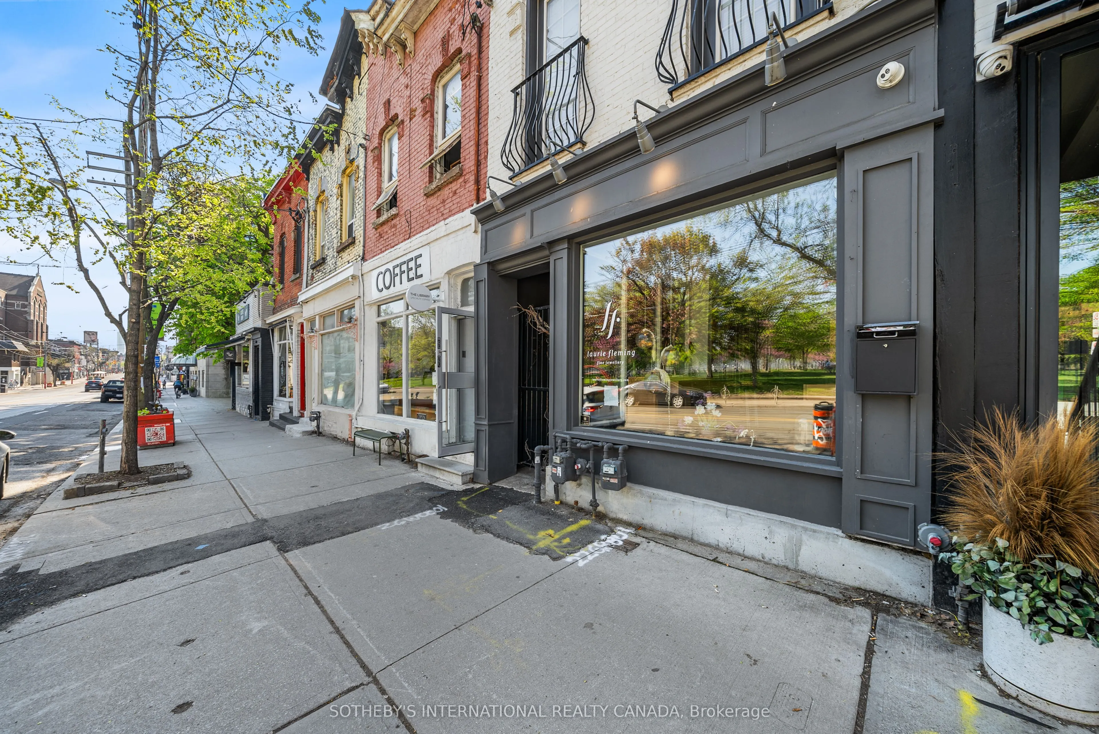 919 Queen Street W