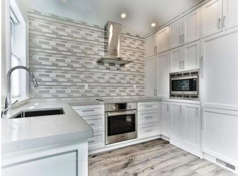 919 Queen Street W