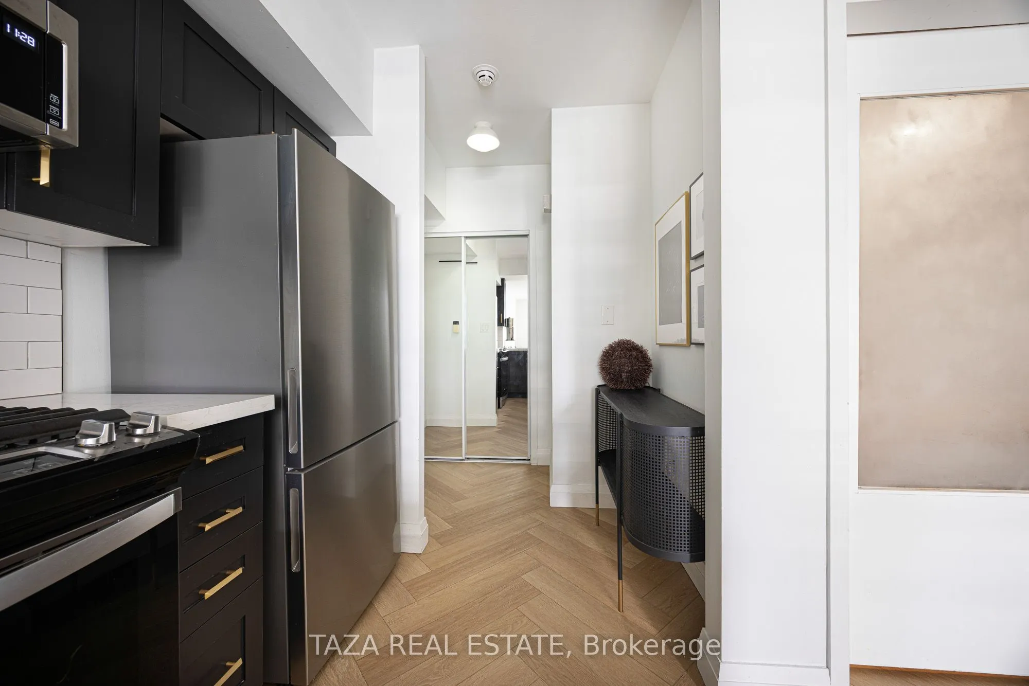 10 Navy Wharf Court #1705