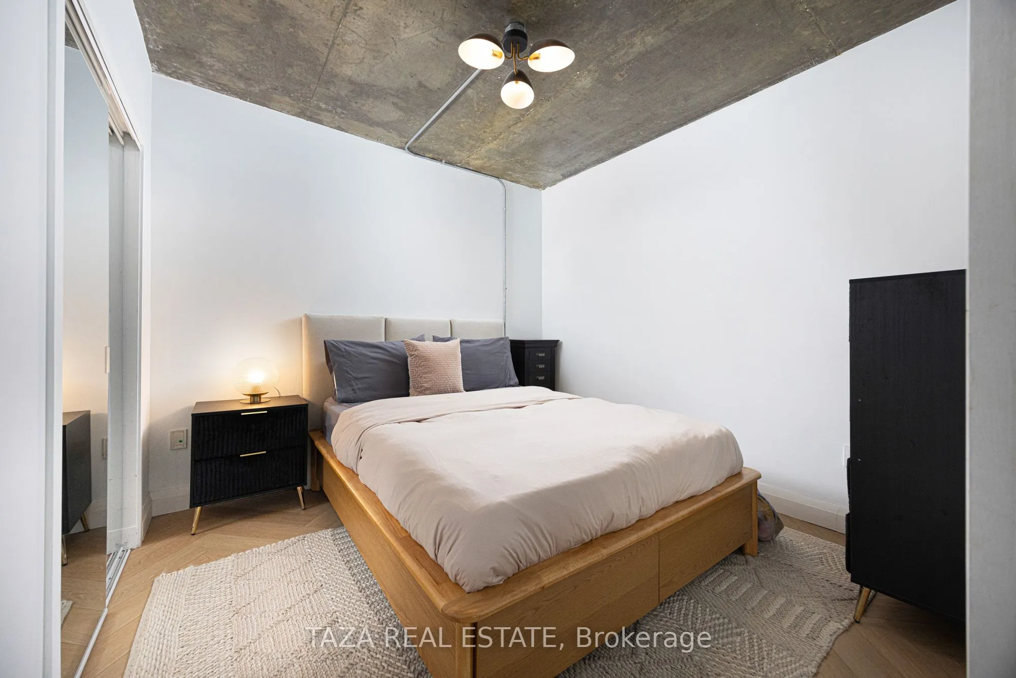 10 Navy Wharf Court #1705