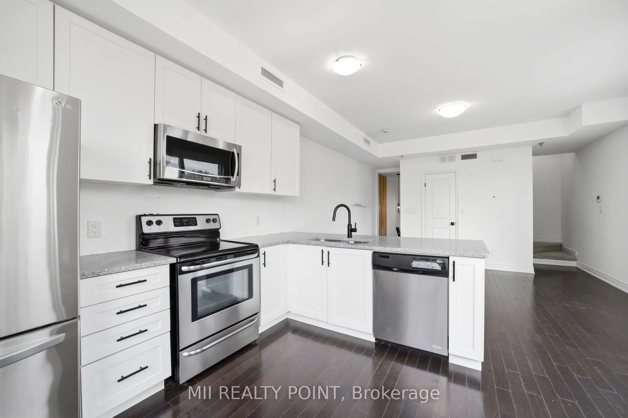 2 Maxwell Street #201