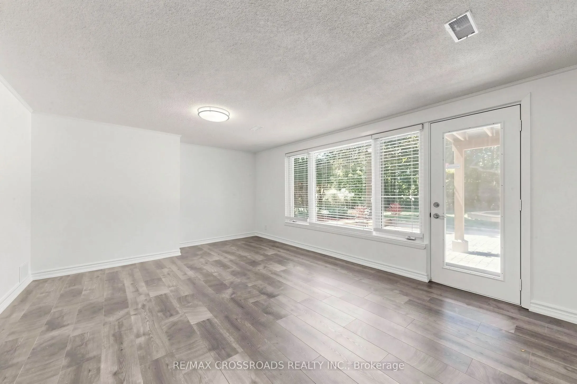 15 Alamosa Drive
