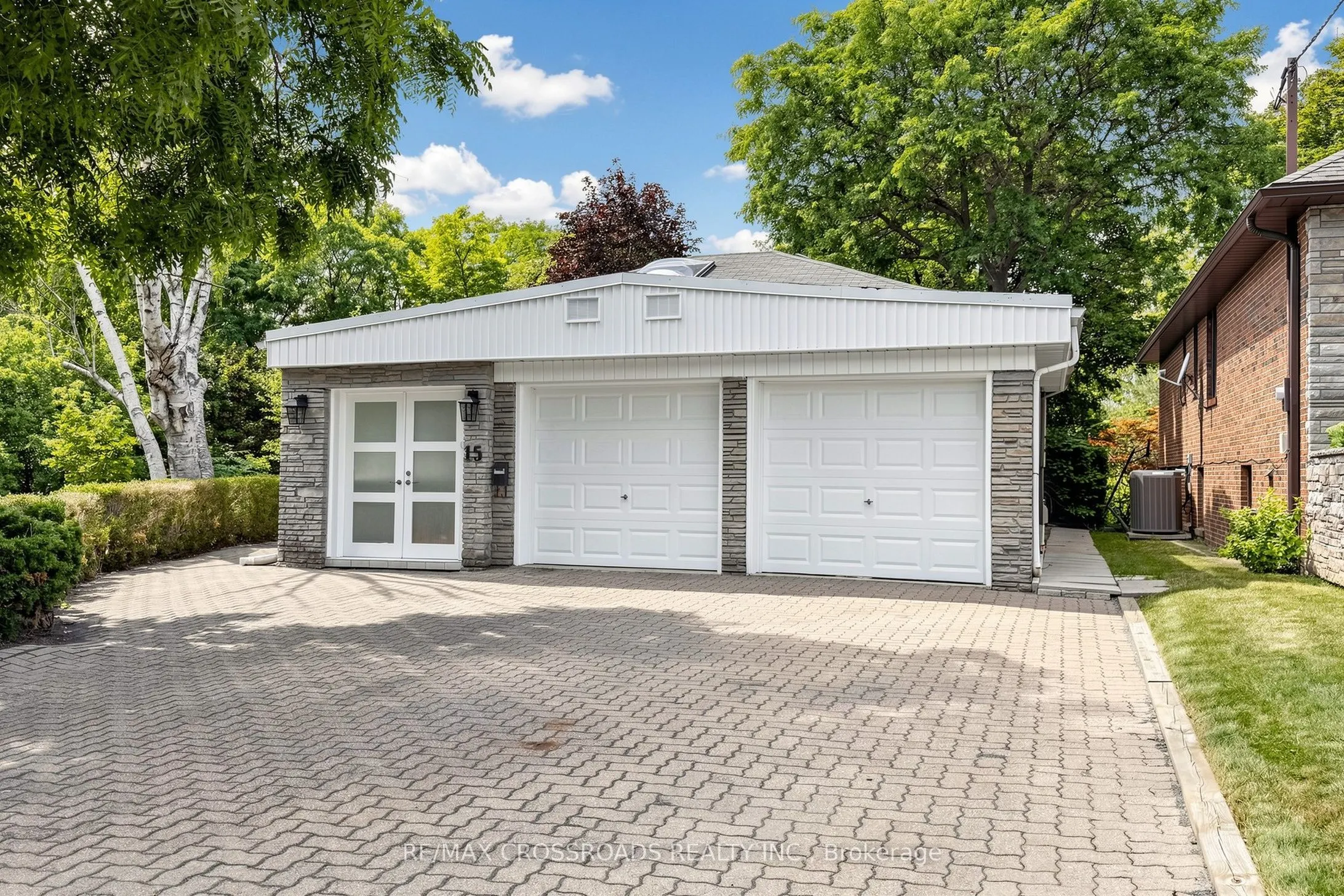 15 Alamosa Drive