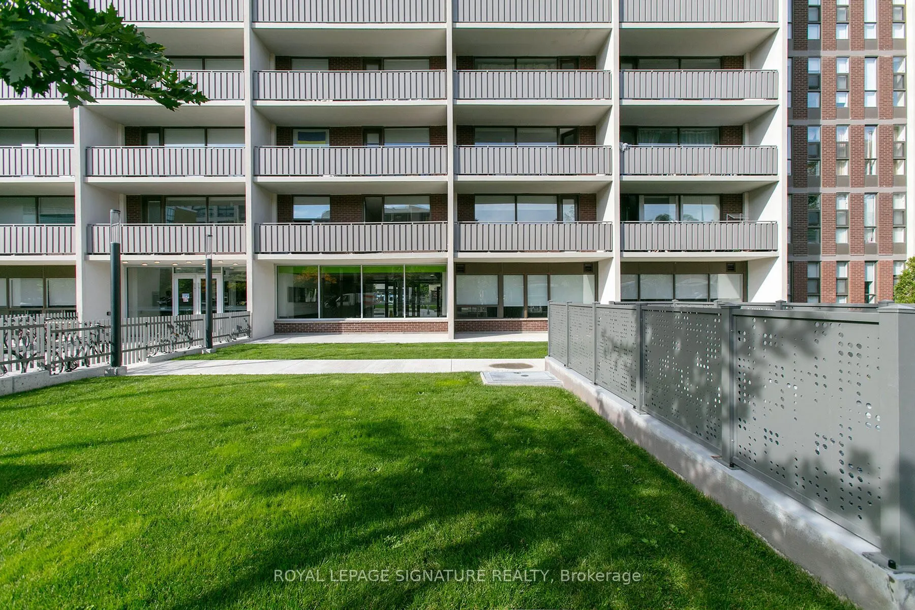 666 Spadina Avenue #410