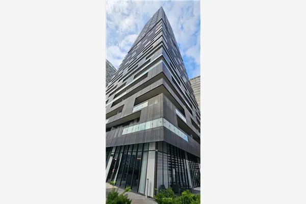 8 Eglinton Avenue E