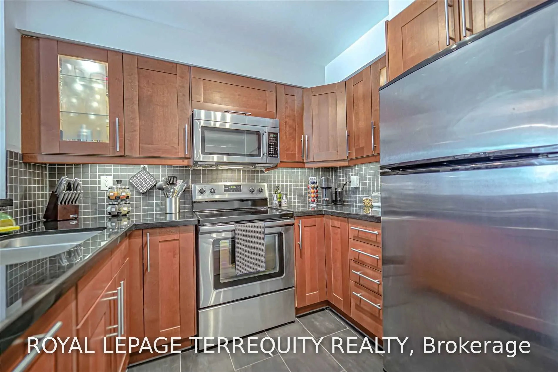 942 Yonge Street #319