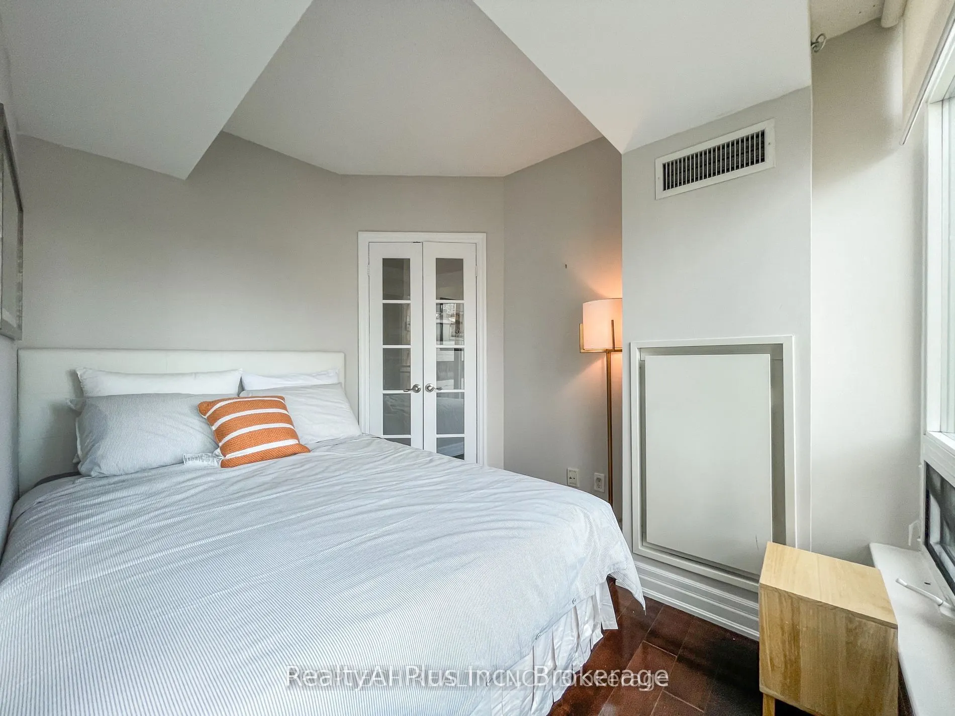 8 Scollard Street #304