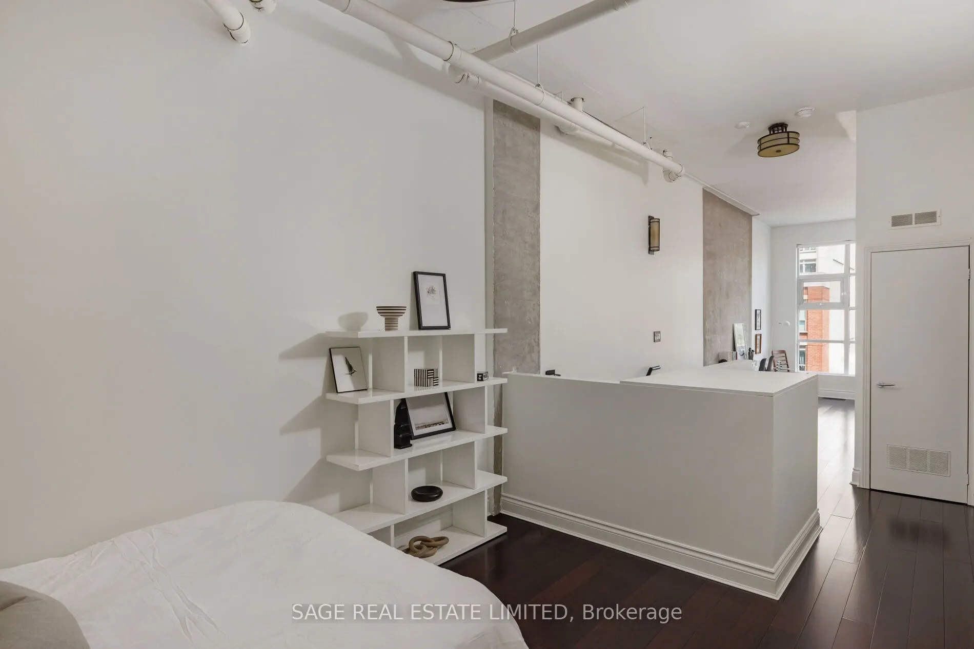 261 King Street E #402