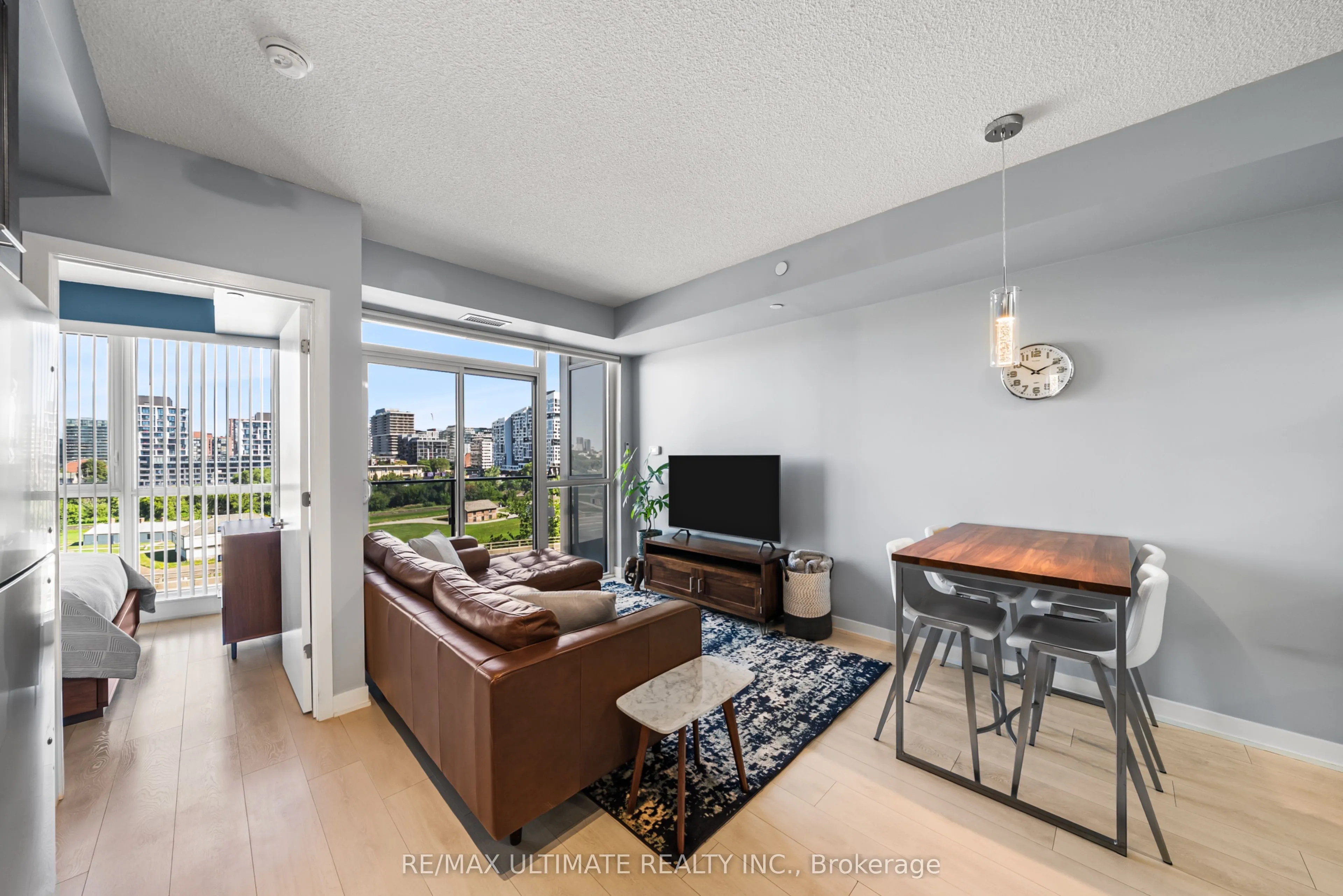 50 Bruyeres Mews #1001