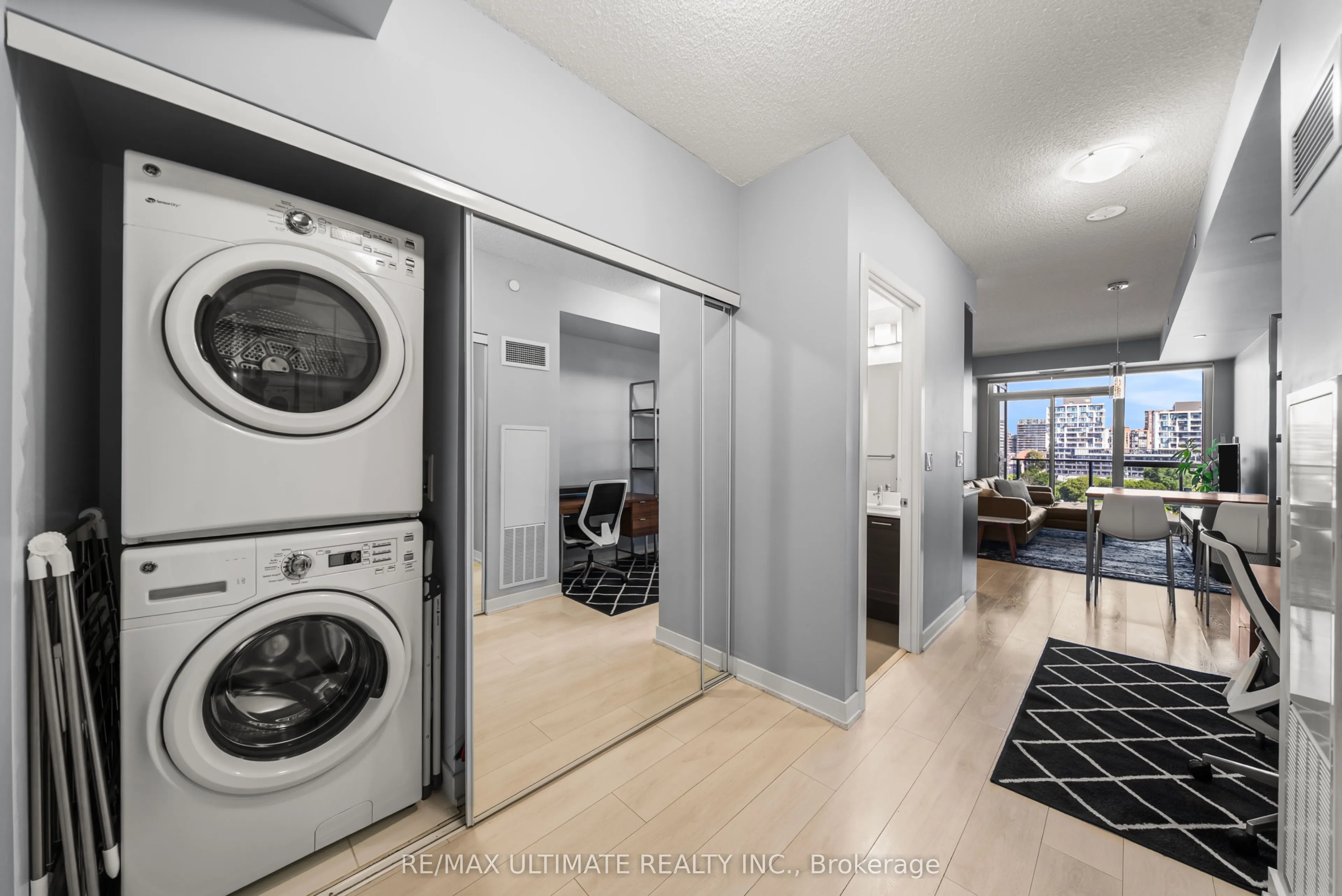 50 Bruyeres Mews #1001