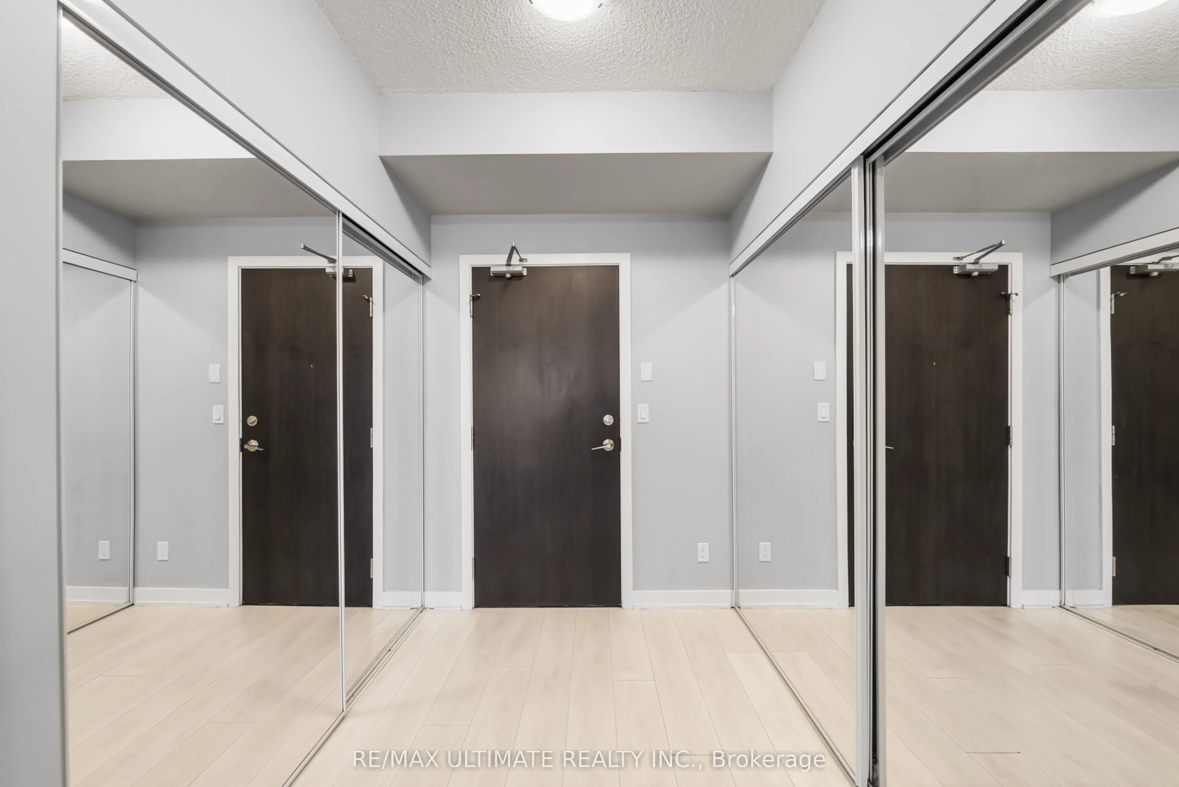 50 Bruyeres Mews #1001