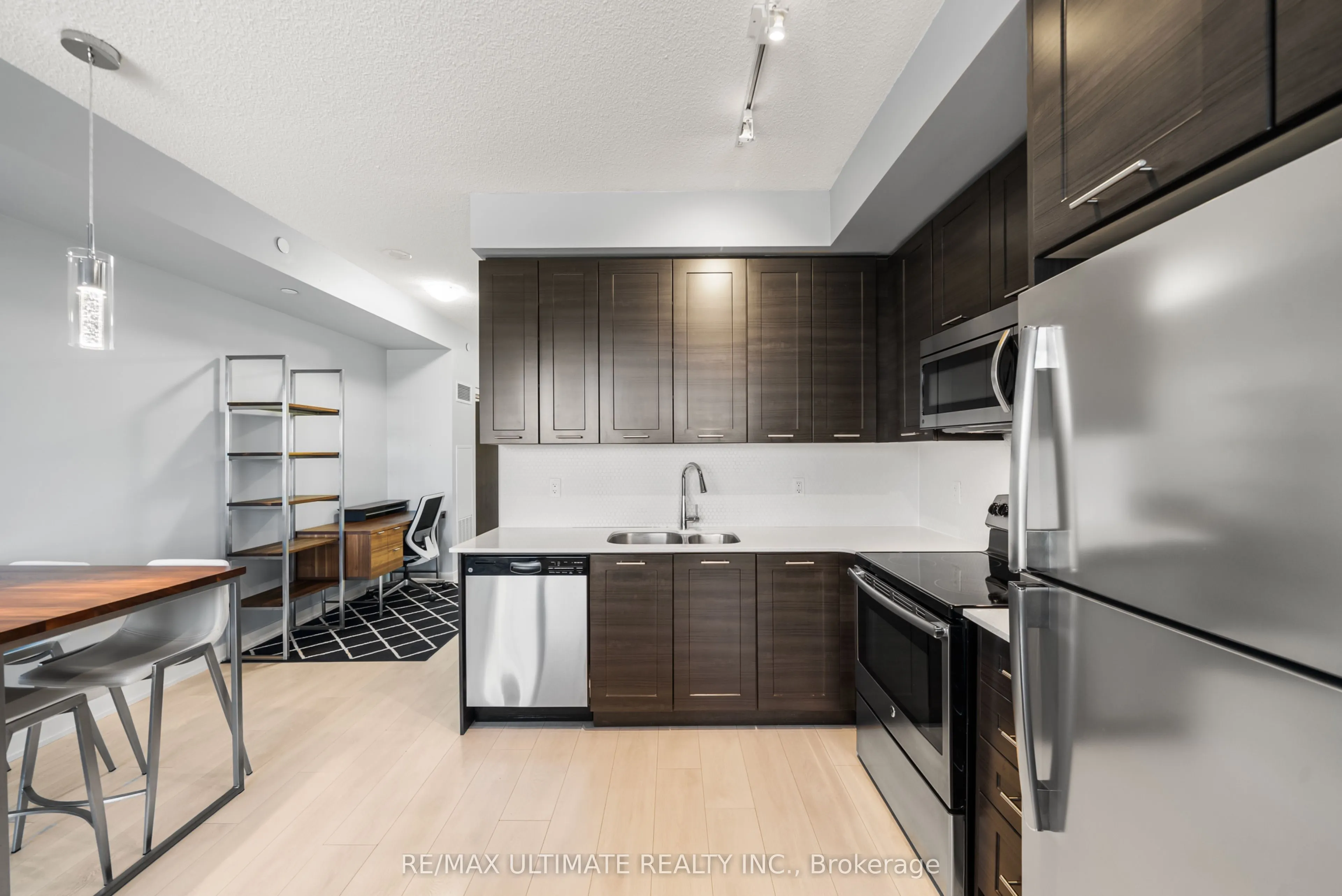 50 Bruyeres Mews #1001