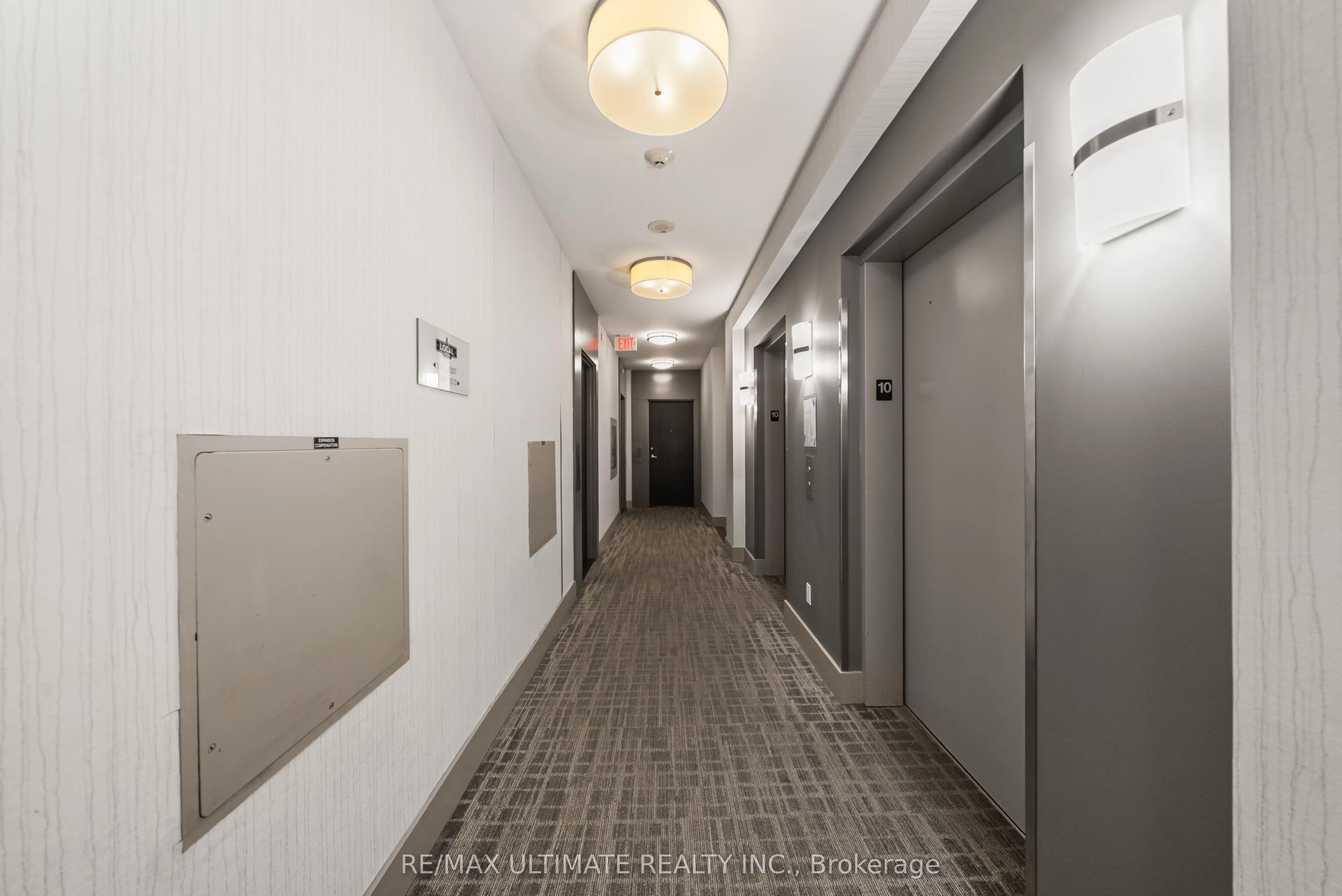 50 Bruyeres Mews #1001