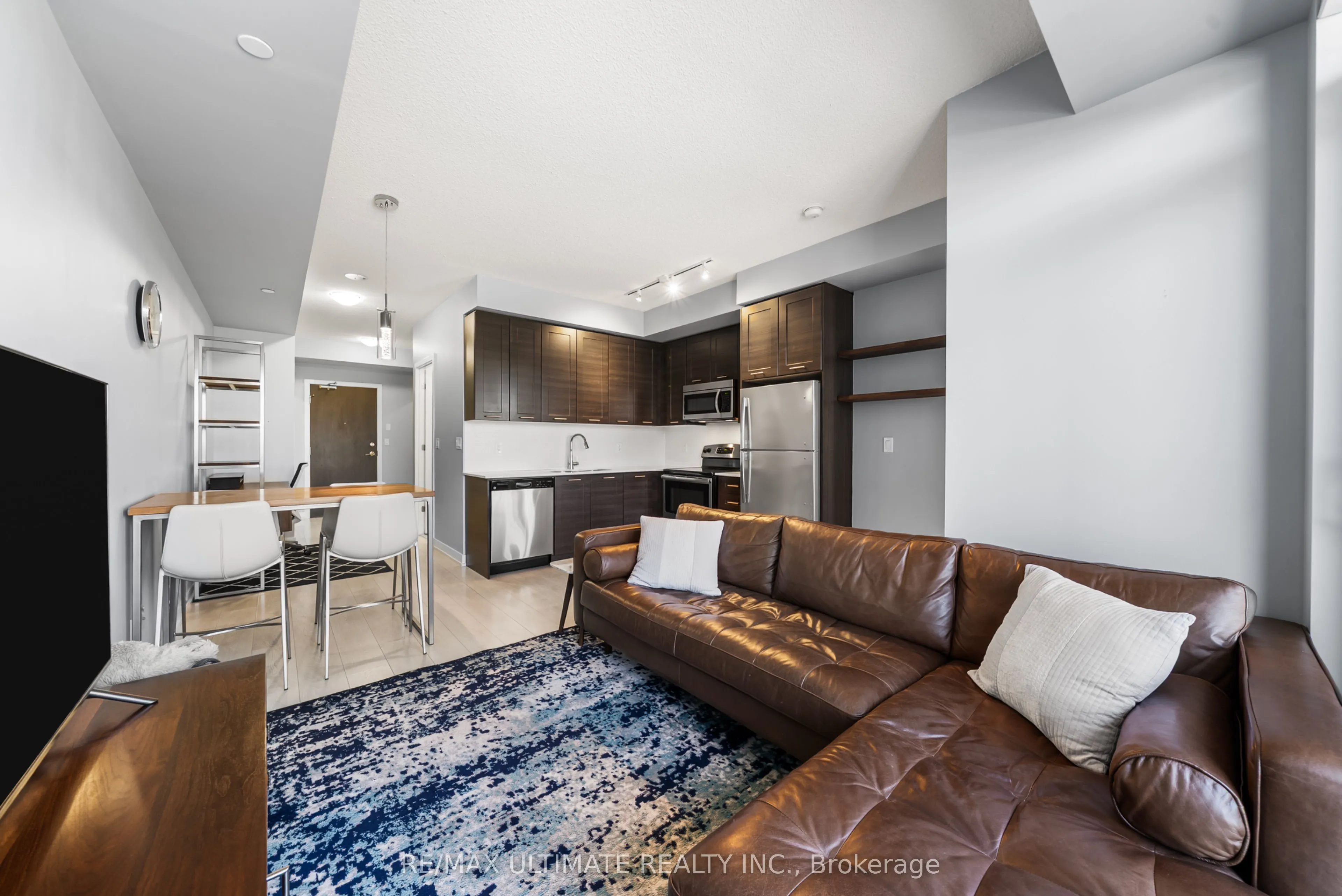 50 Bruyeres Mews #1001