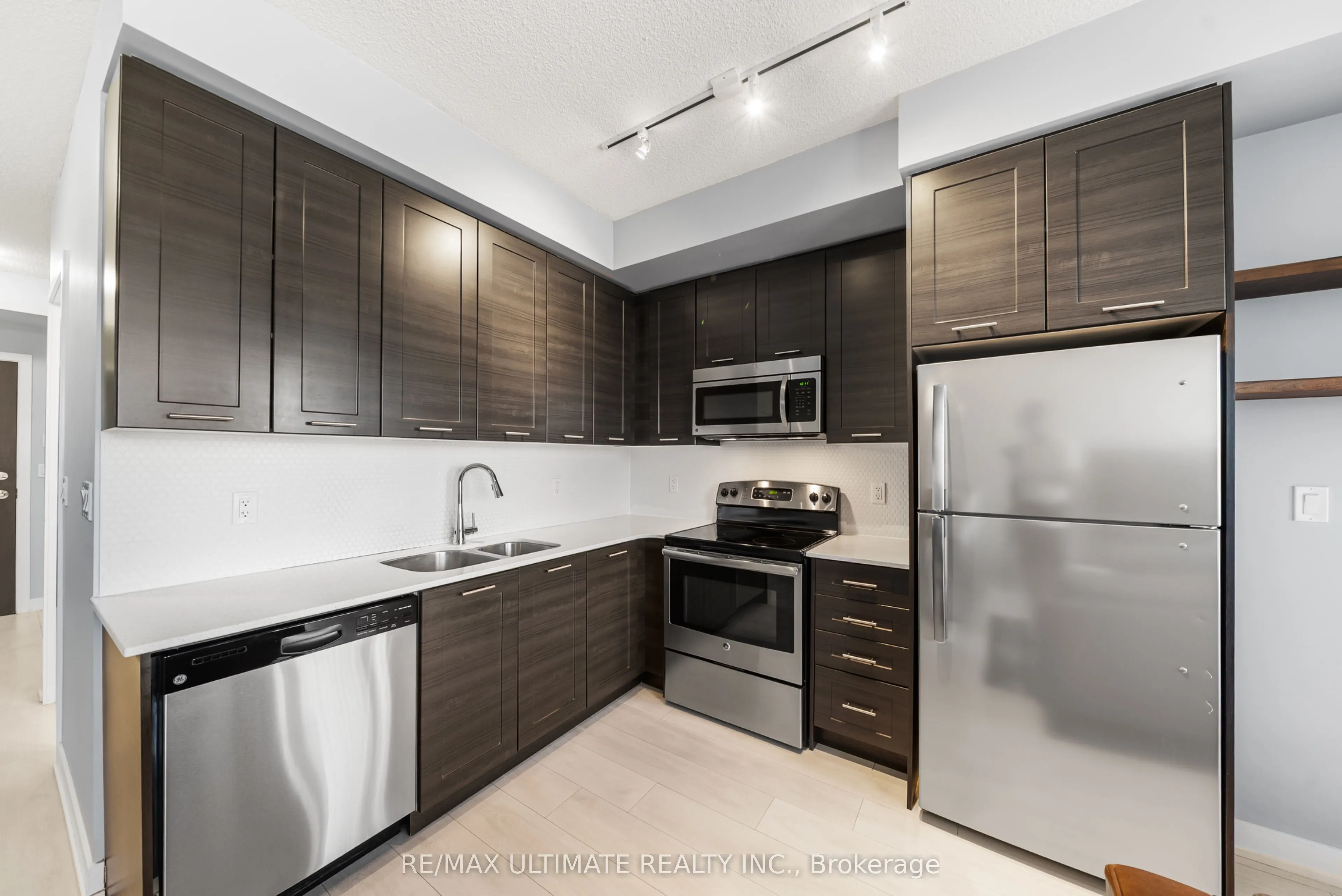 50 Bruyeres Mews #1001