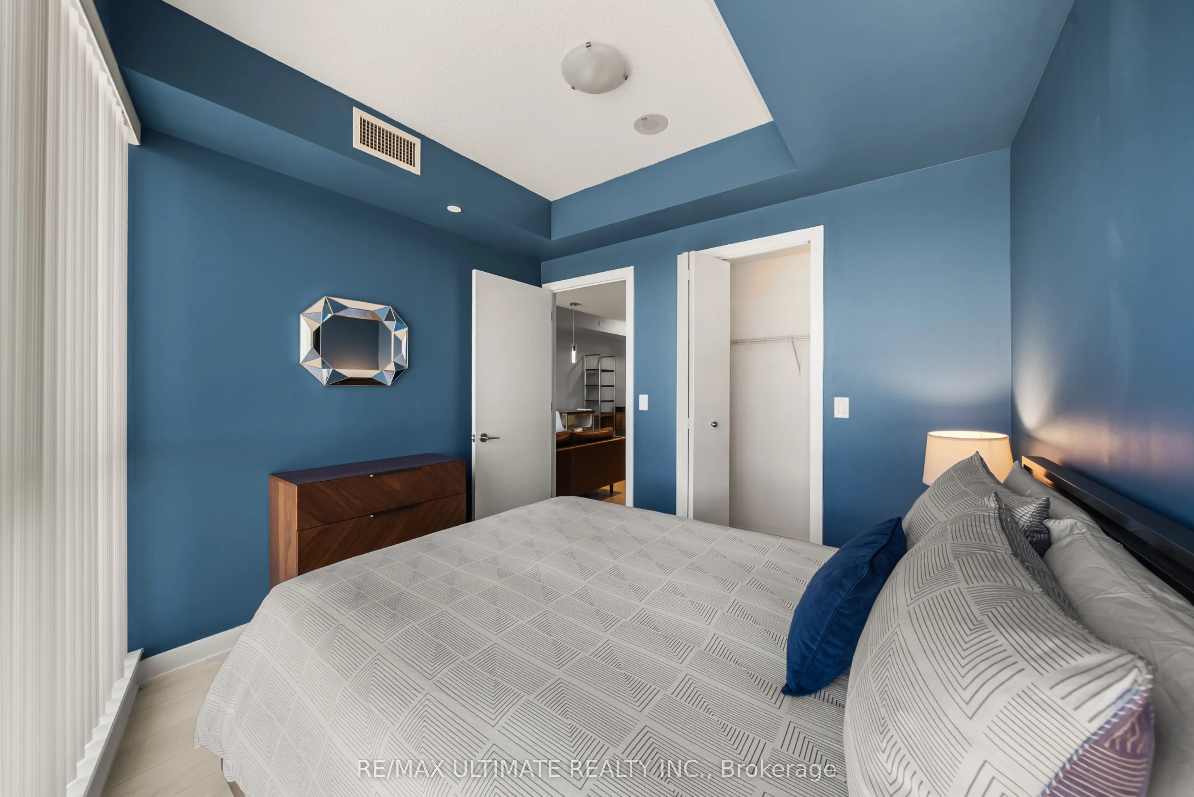 50 Bruyeres Mews #1001