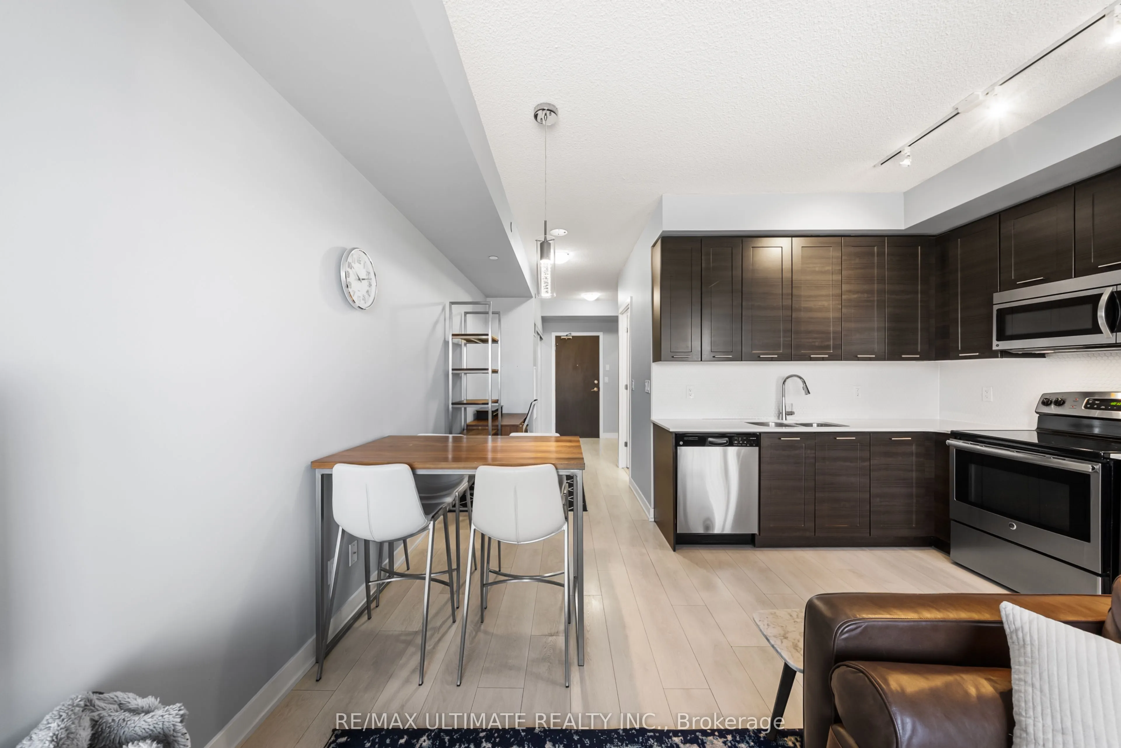 50 Bruyeres Mews #1001