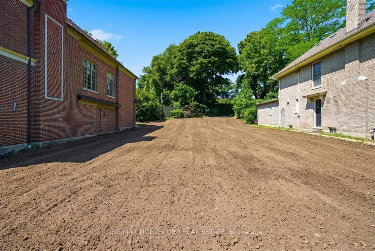 180 Dunvegan Road