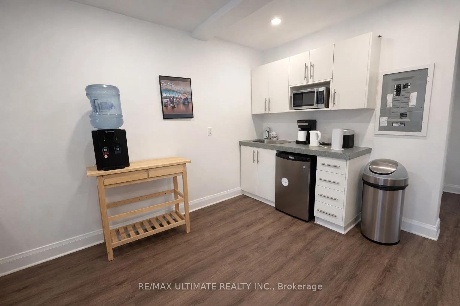 460 College Street #203