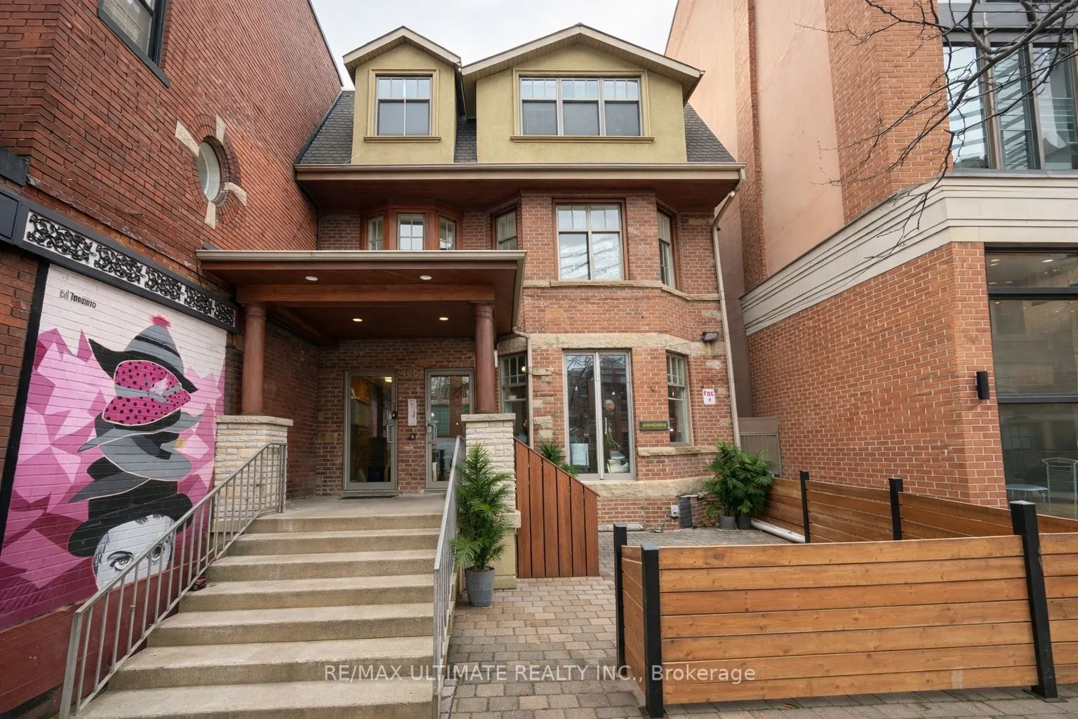 460 College Street #203