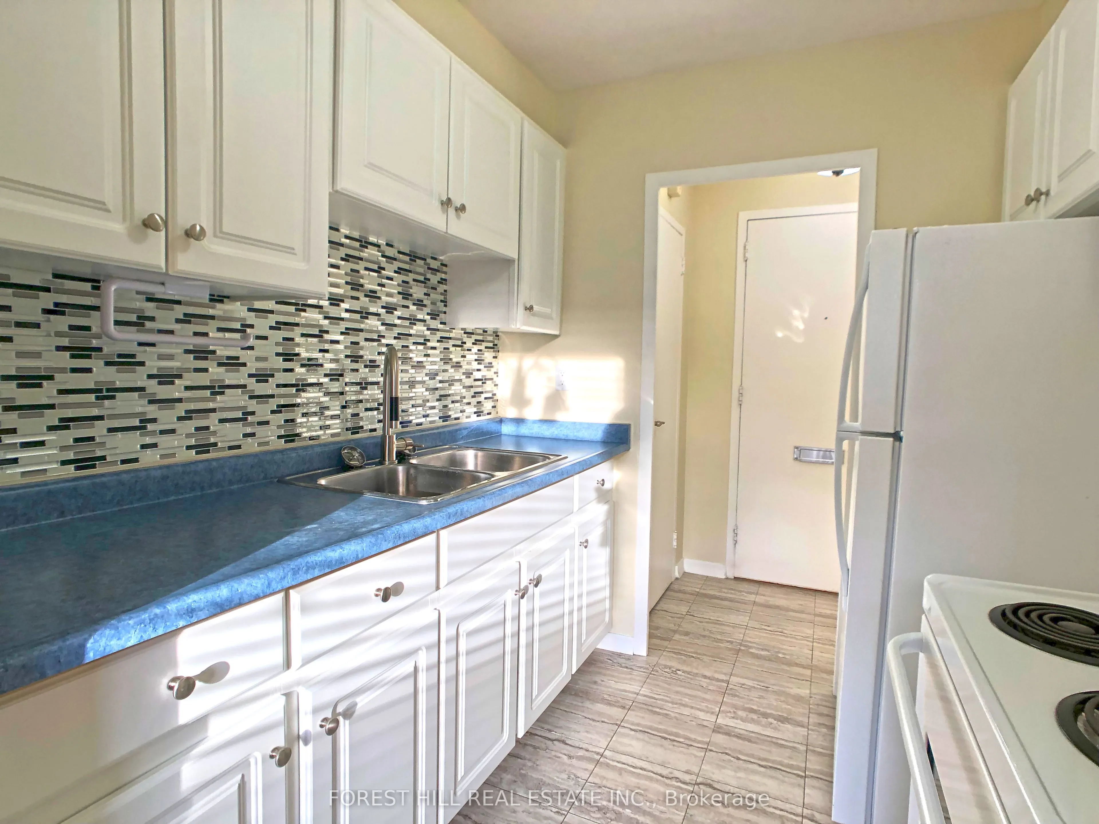 335 Lonsdale Road #502