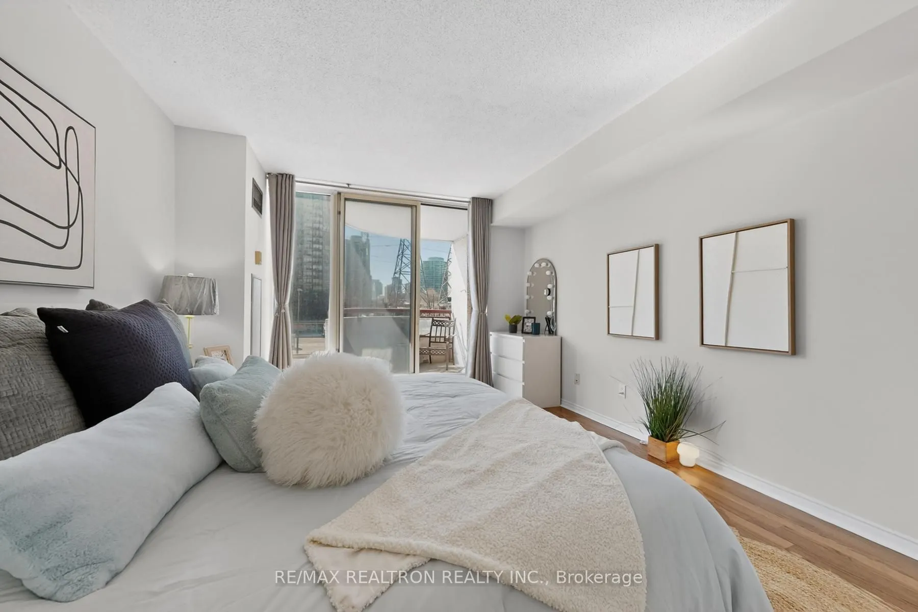 5765 Yonge Street #410