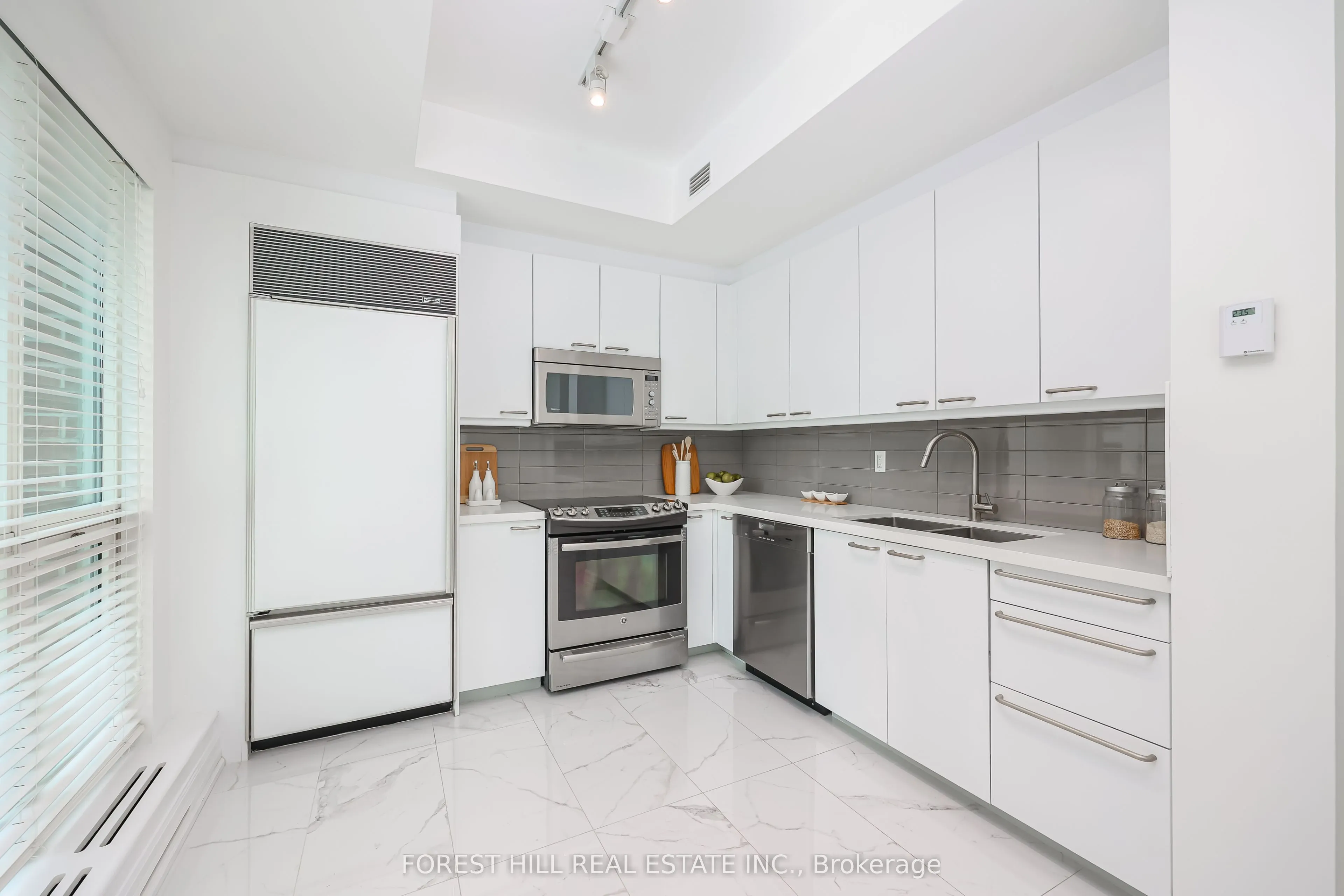 38 Avenue Road #305