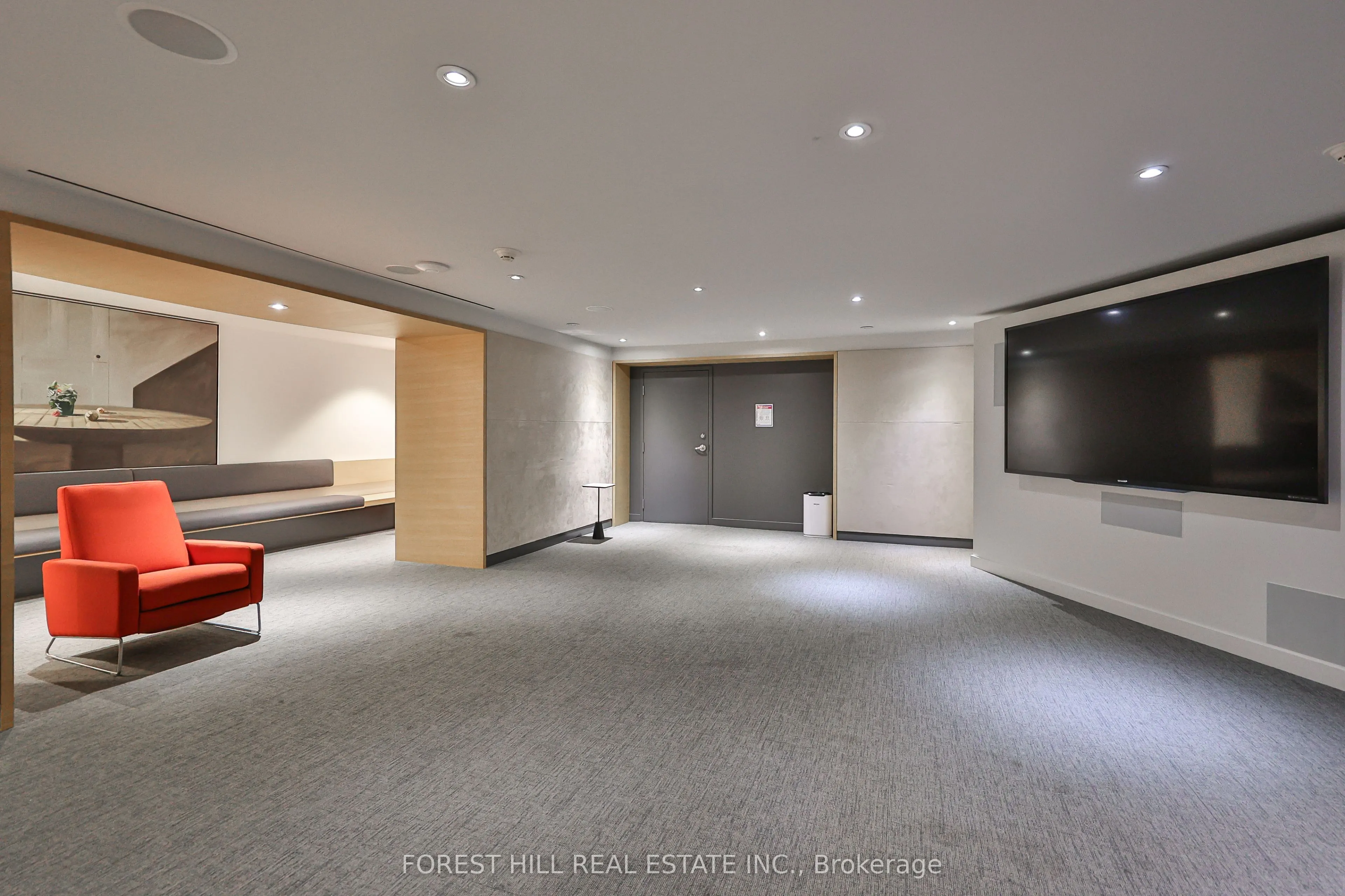 38 Avenue Road #305