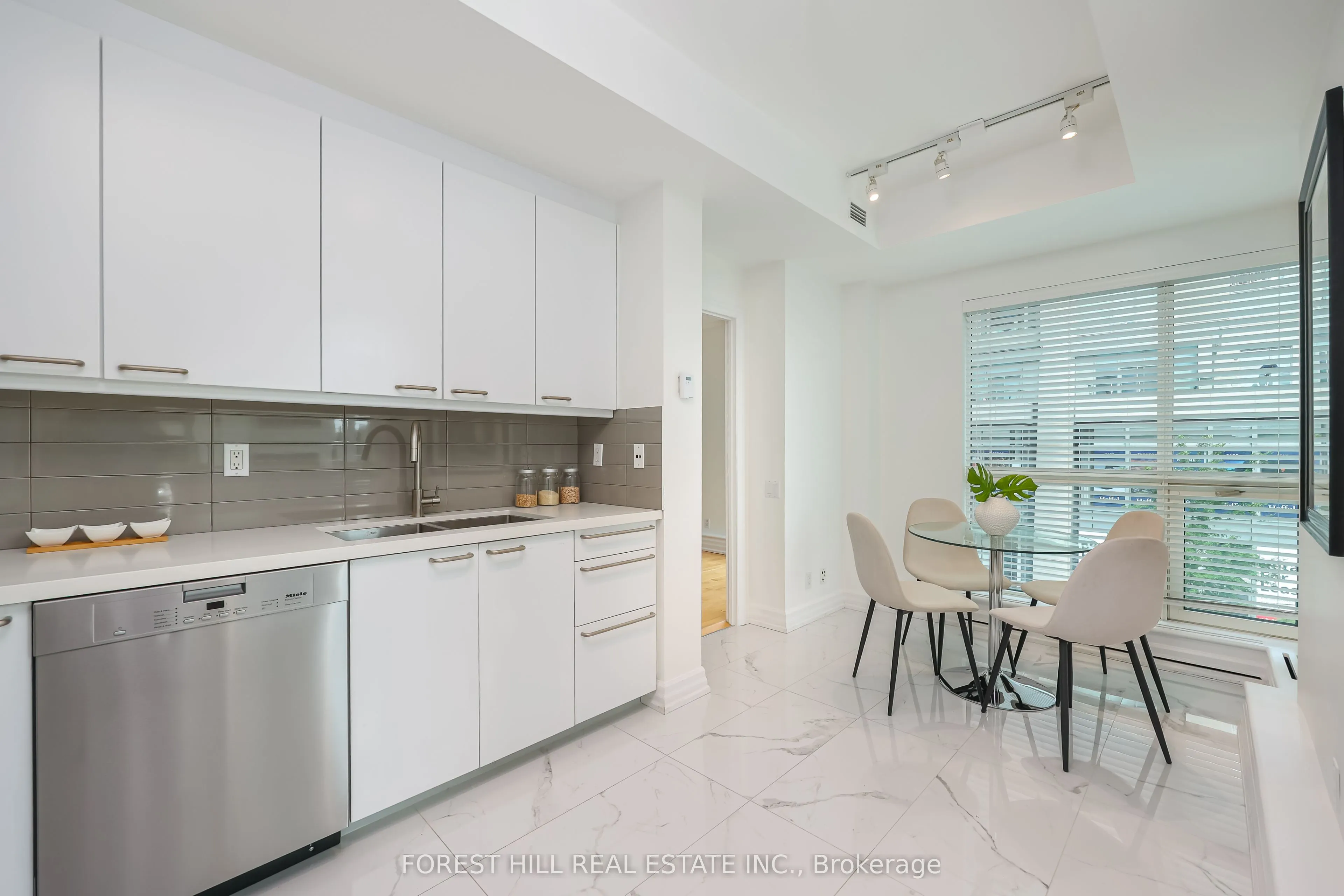 38 Avenue Road #305
