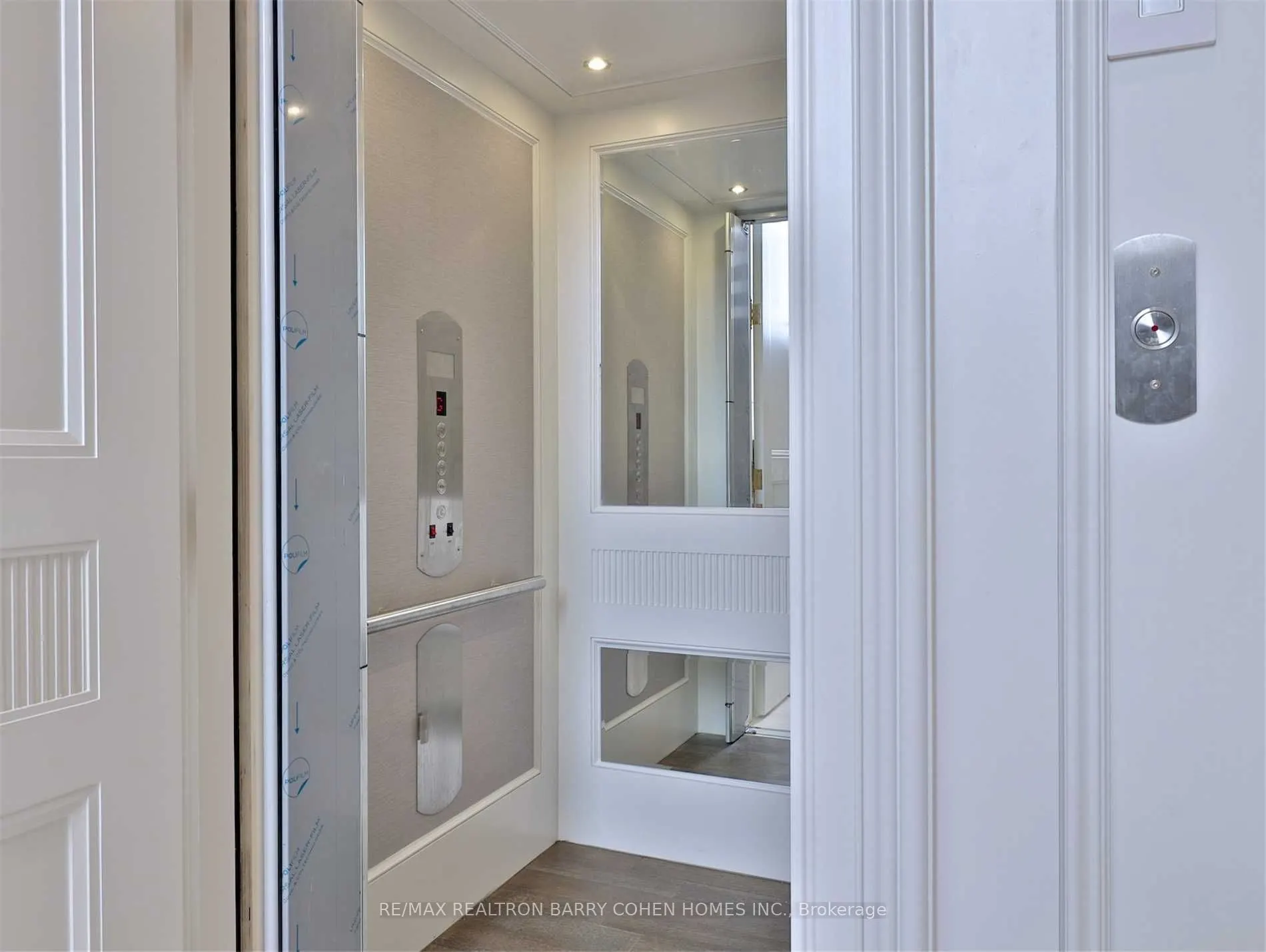 39 Arjay Crescent