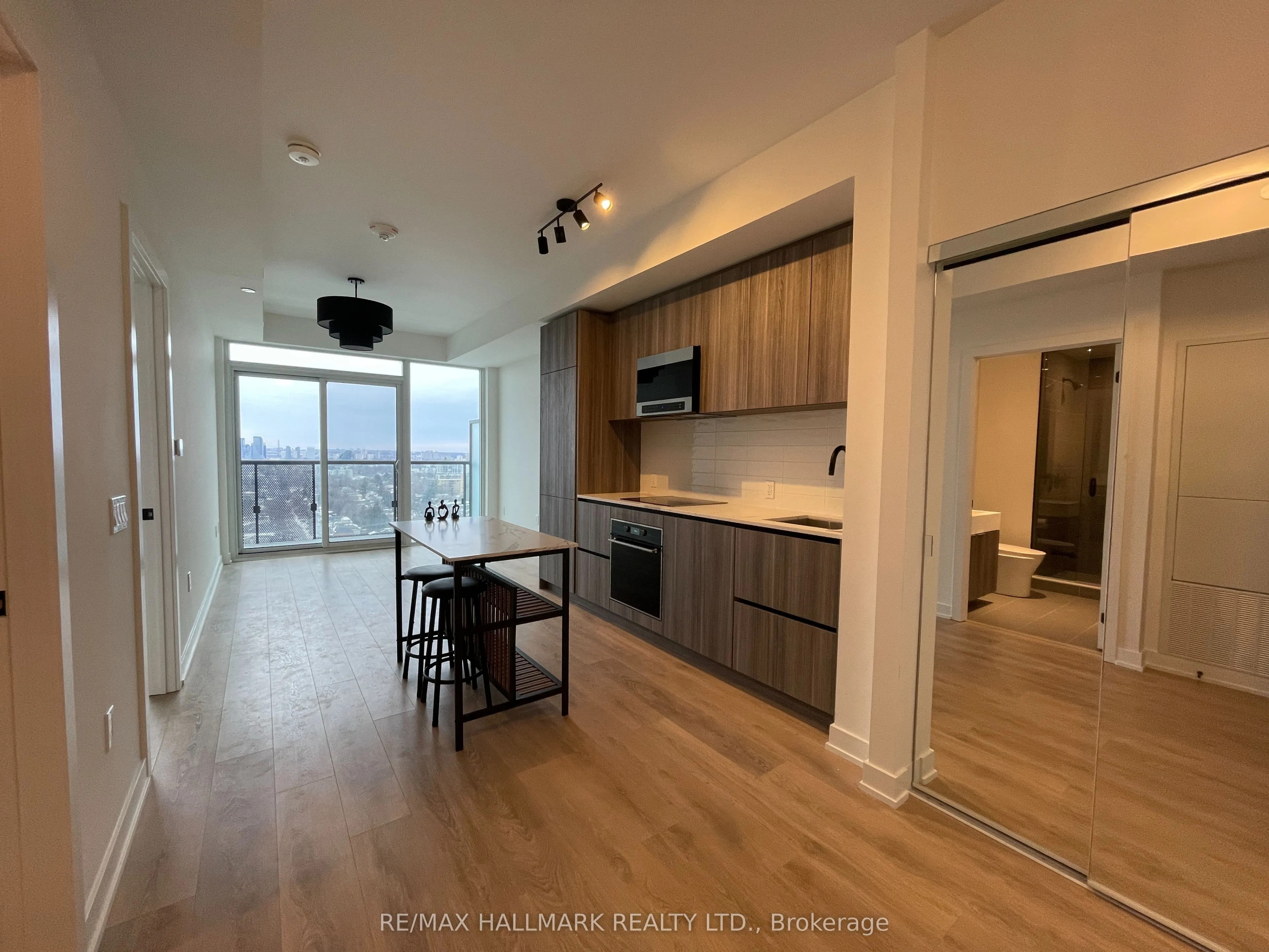 127 Broadway Avenue #1810