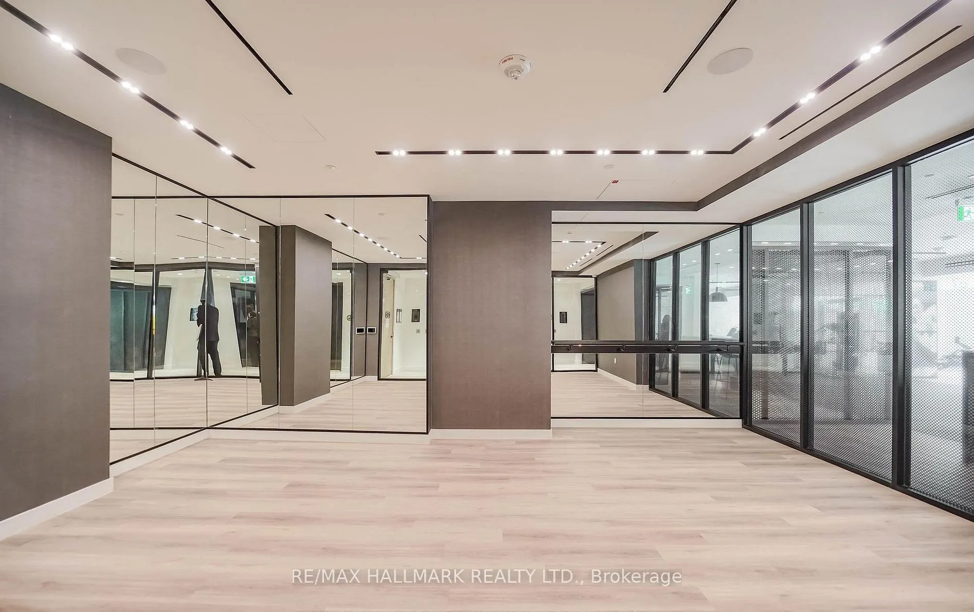 127 Broadway Avenue #1810