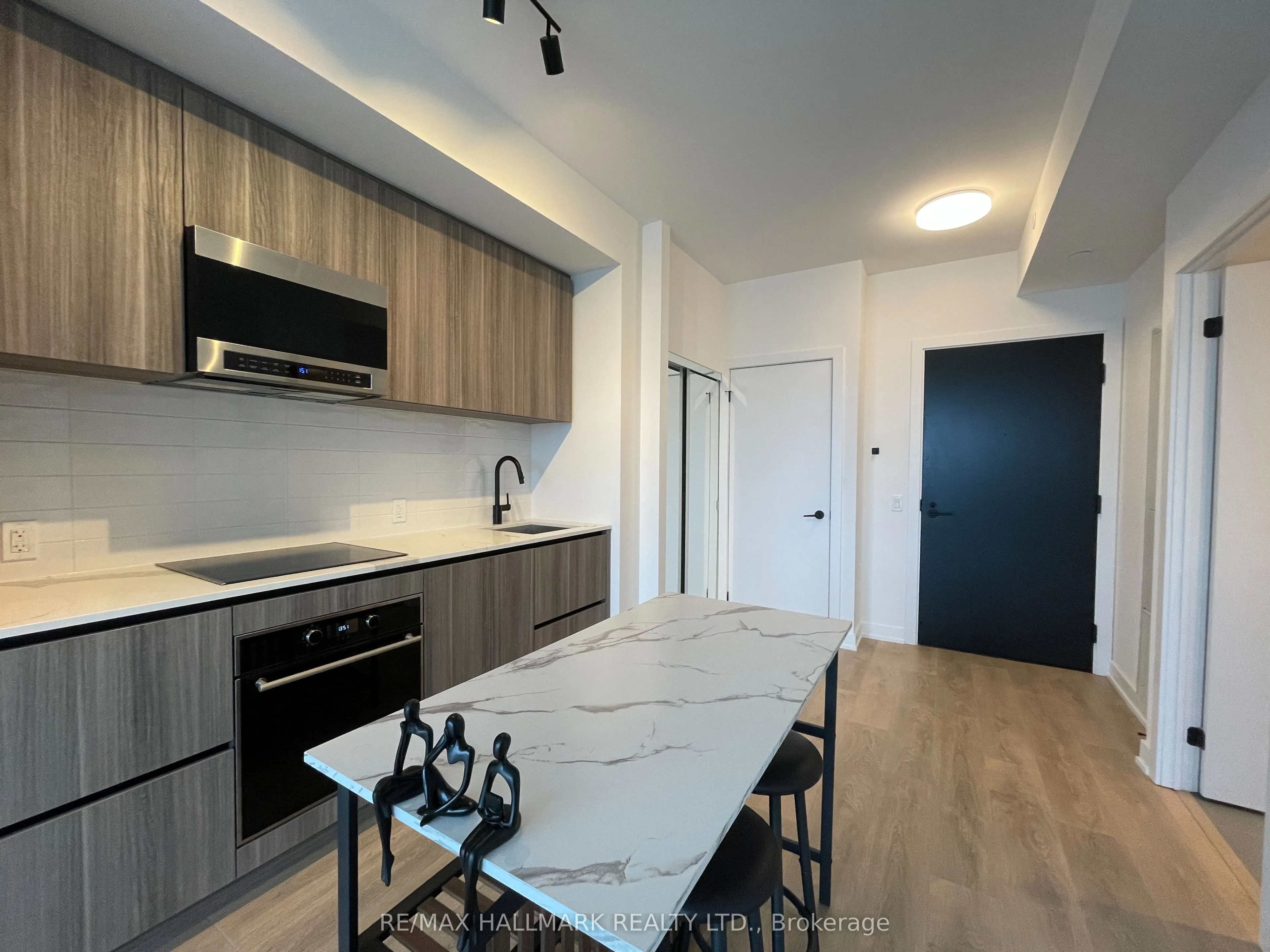 127 Broadway Avenue #1810