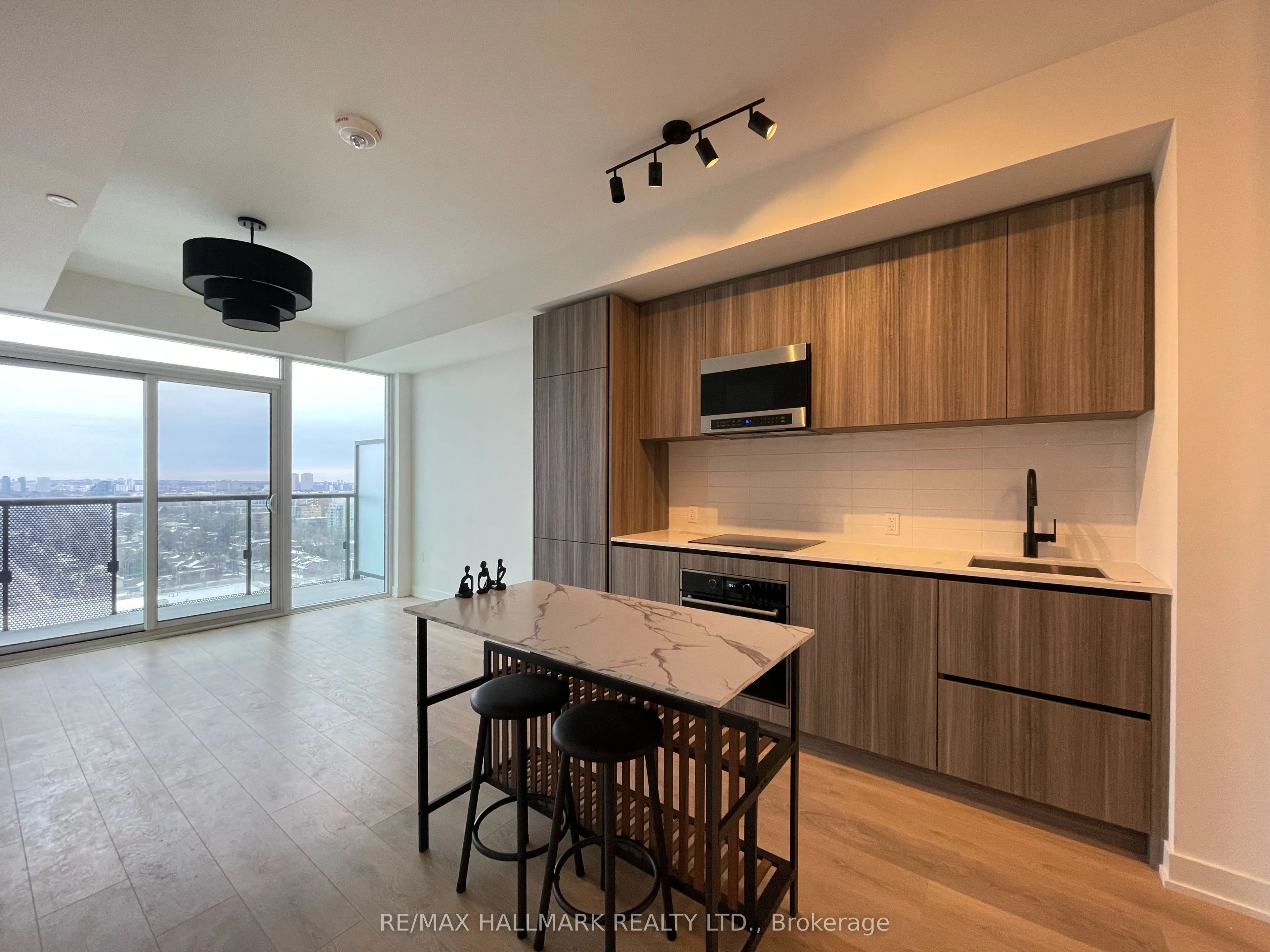 127 Broadway Avenue #1810