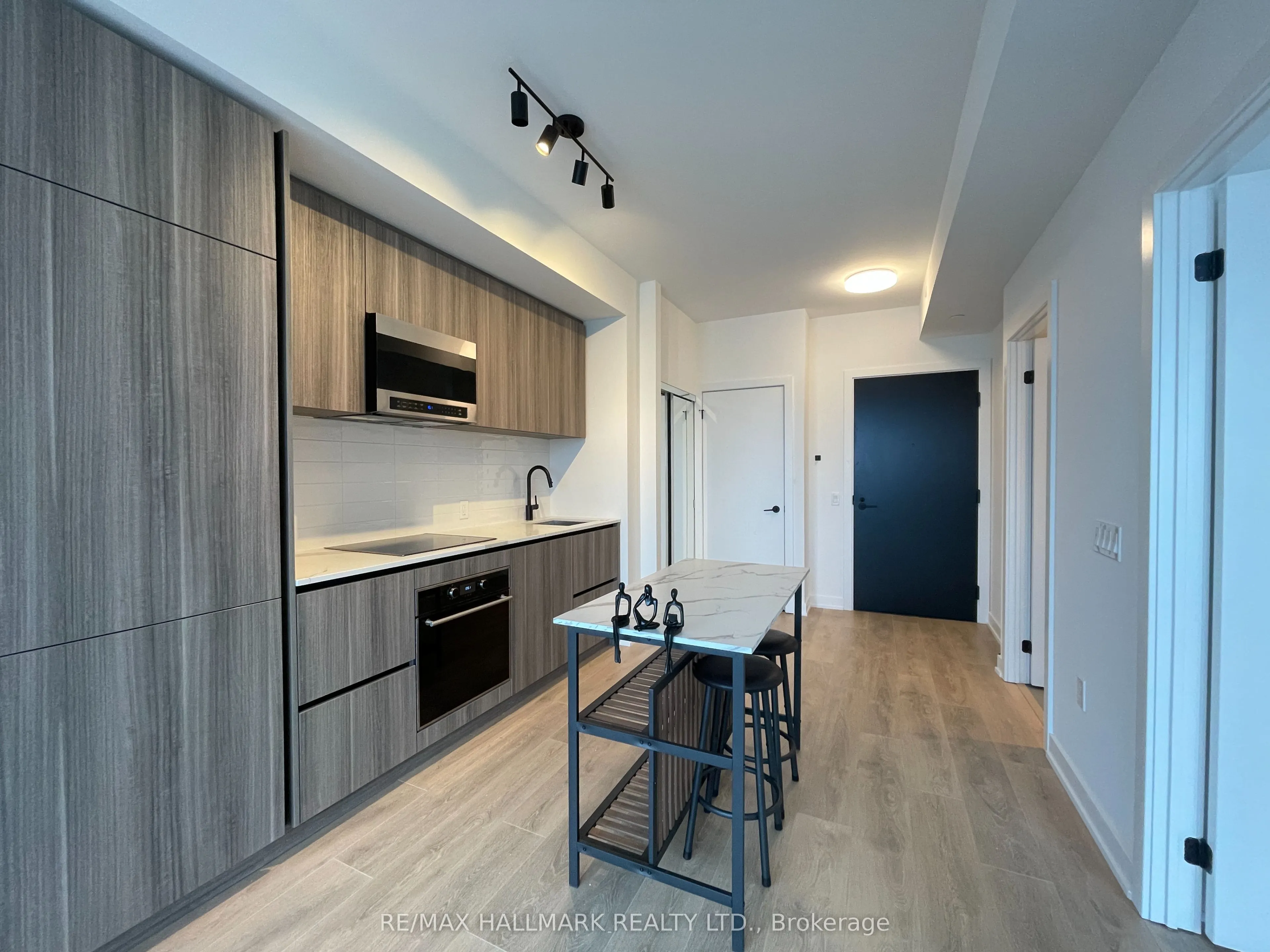 127 Broadway Avenue #1810