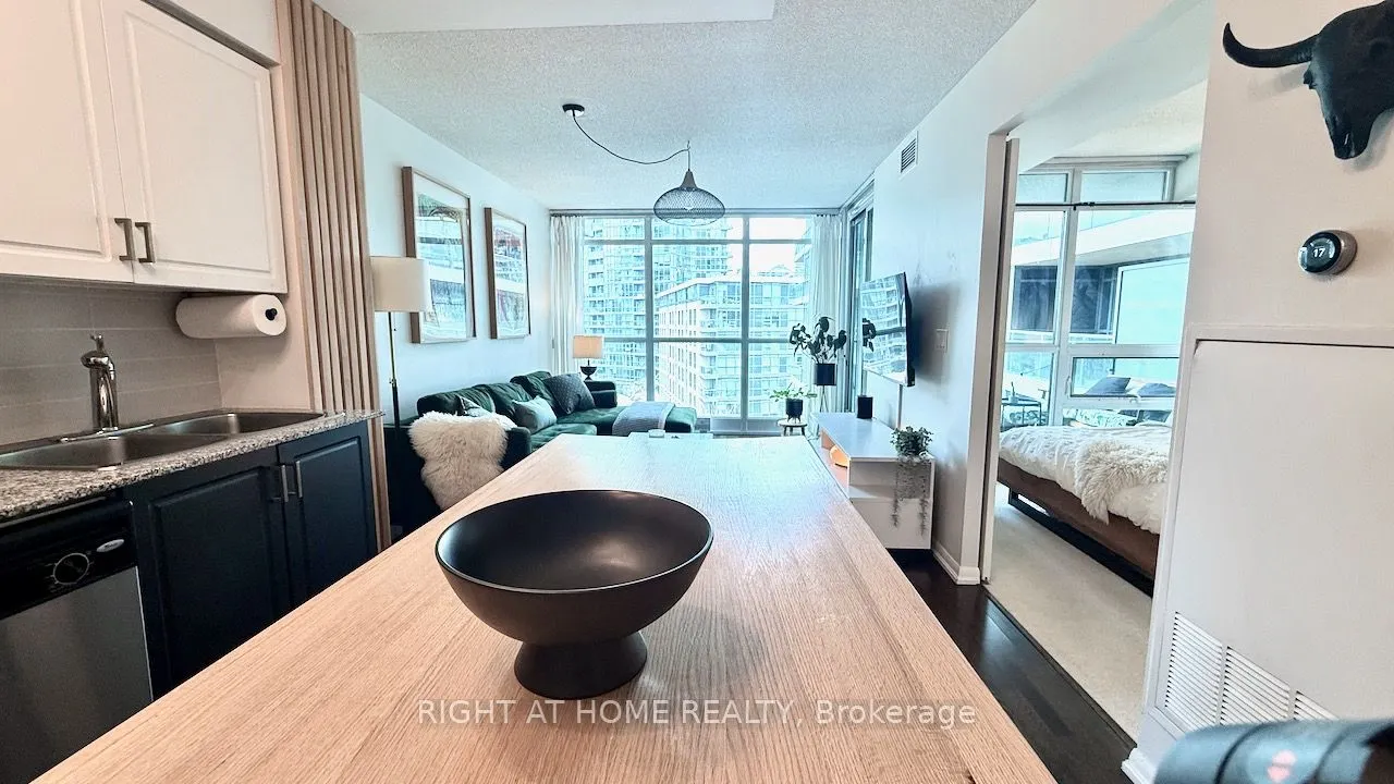209 Fort York Boulevard S #656
