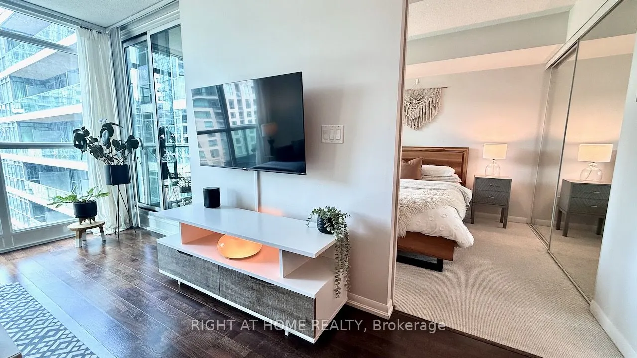209 Fort York Boulevard S #656