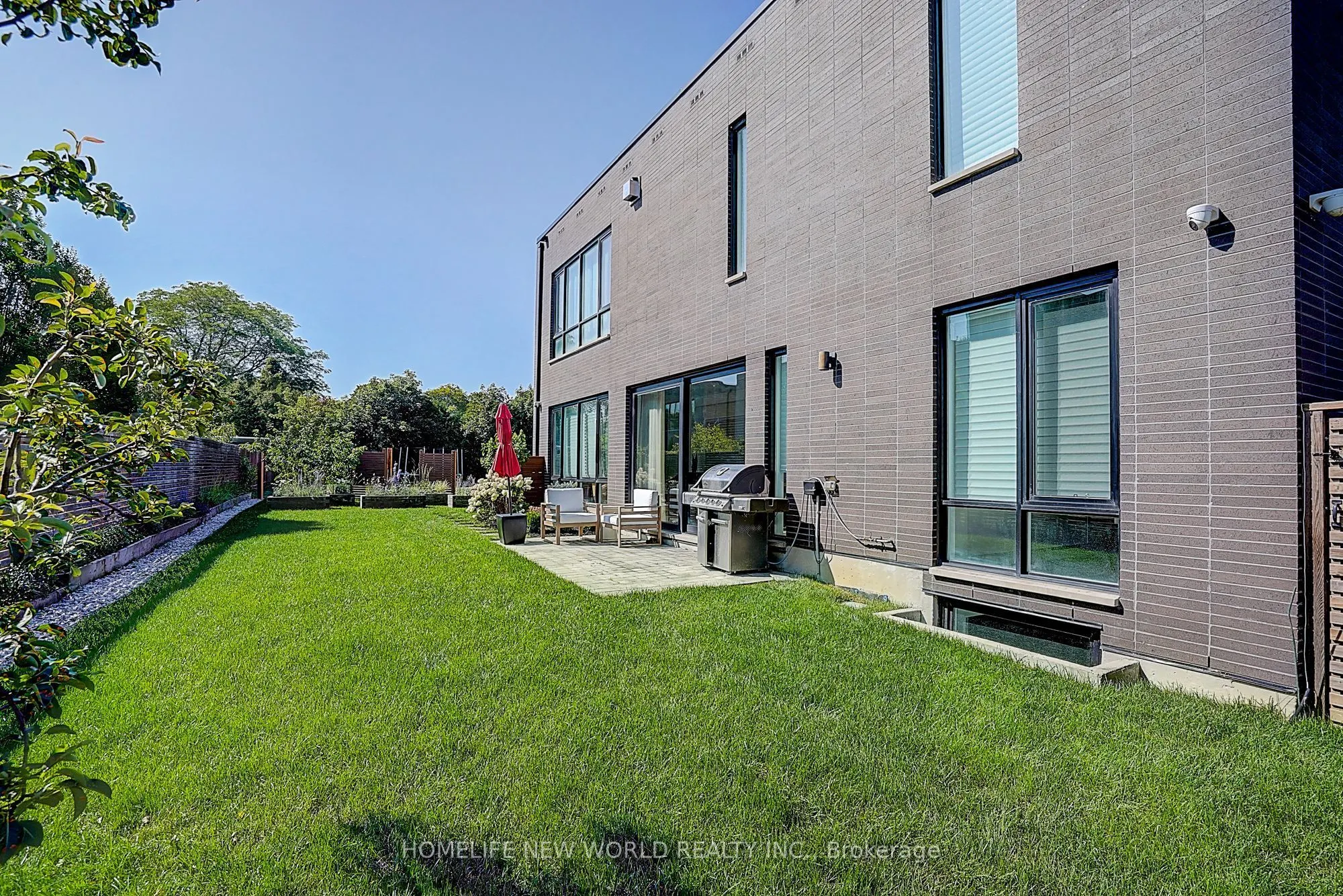 7 Valliere Place W