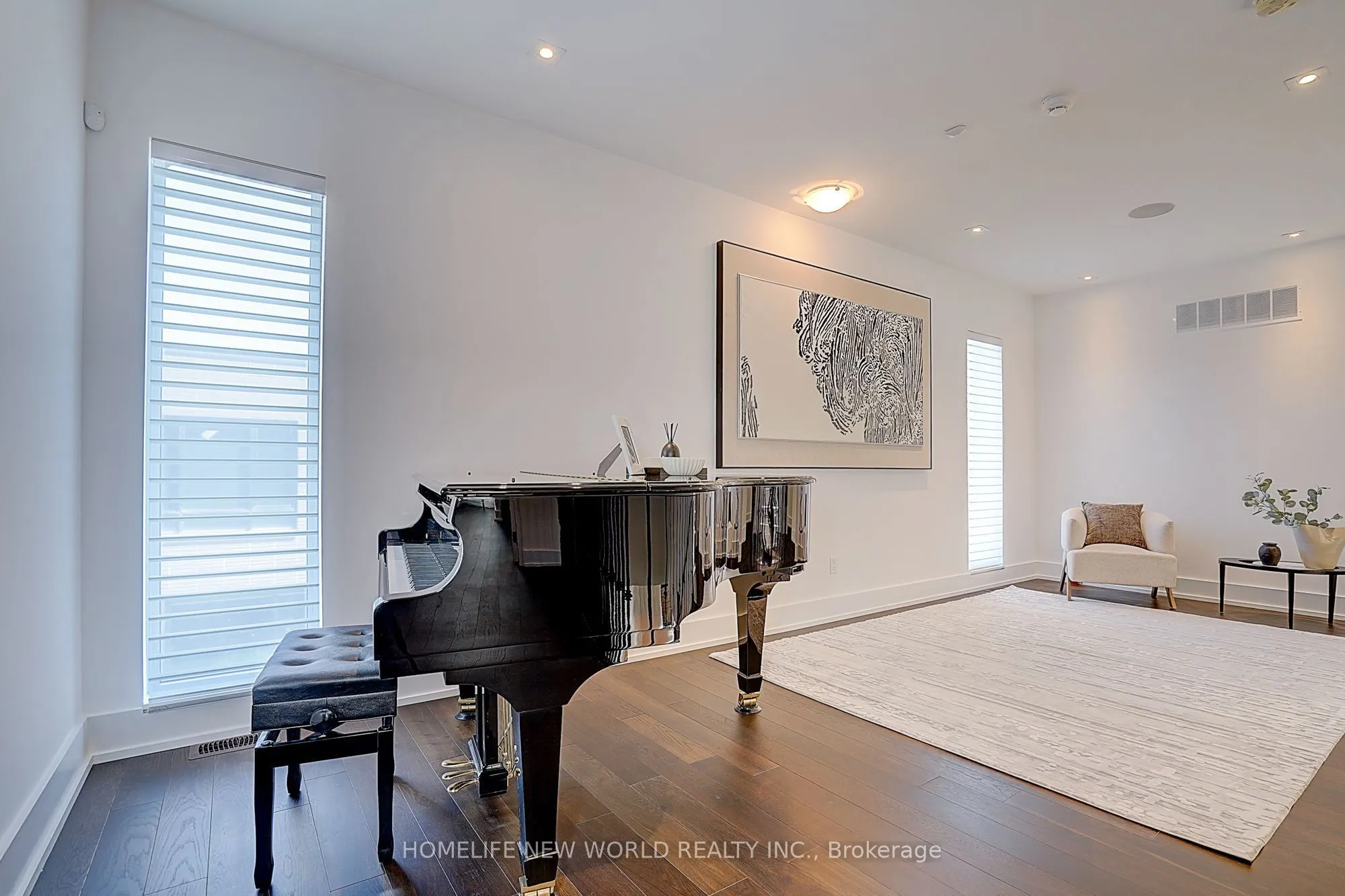 7 Valliere Place W