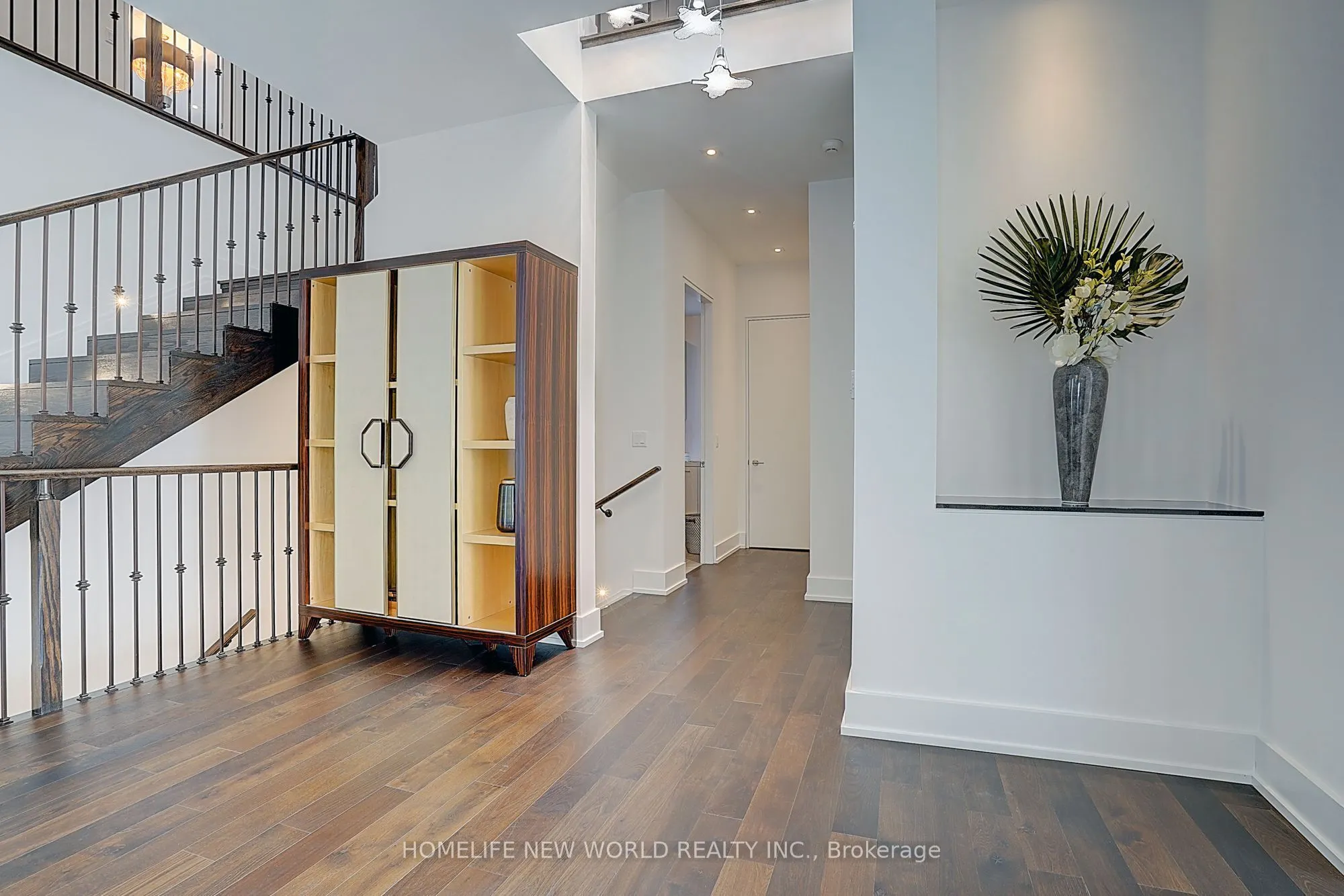 7 Valliere Place W