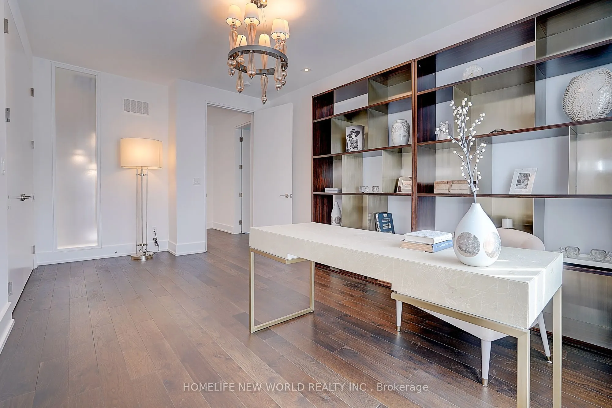 7 Valliere Place W
